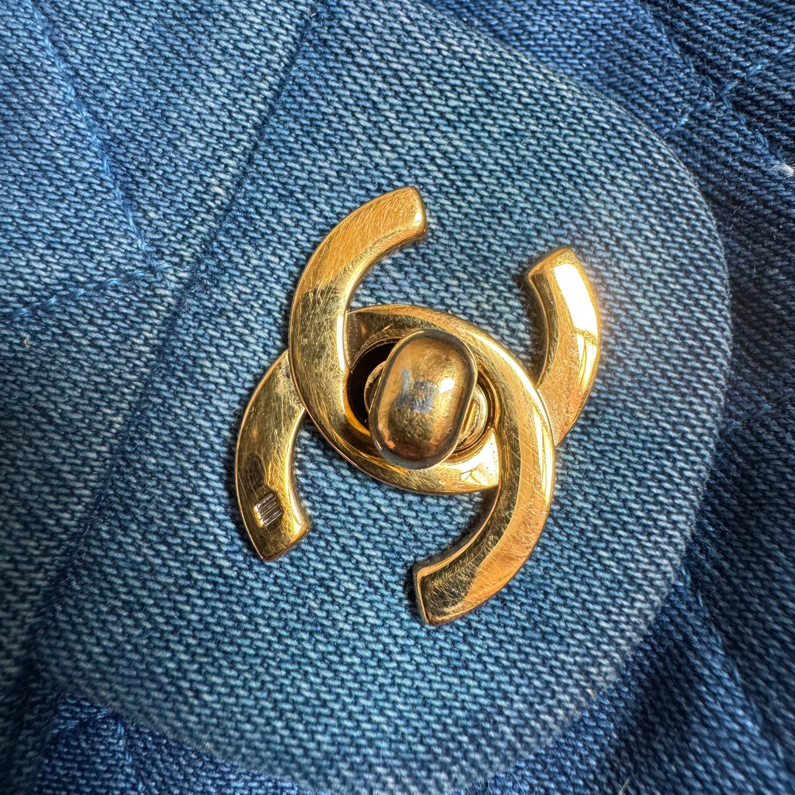 Chanel Classic Flap Vintage Vaquero Azul Medio con HW de oro de 24 quilates, 1989-1991 en venta 11
