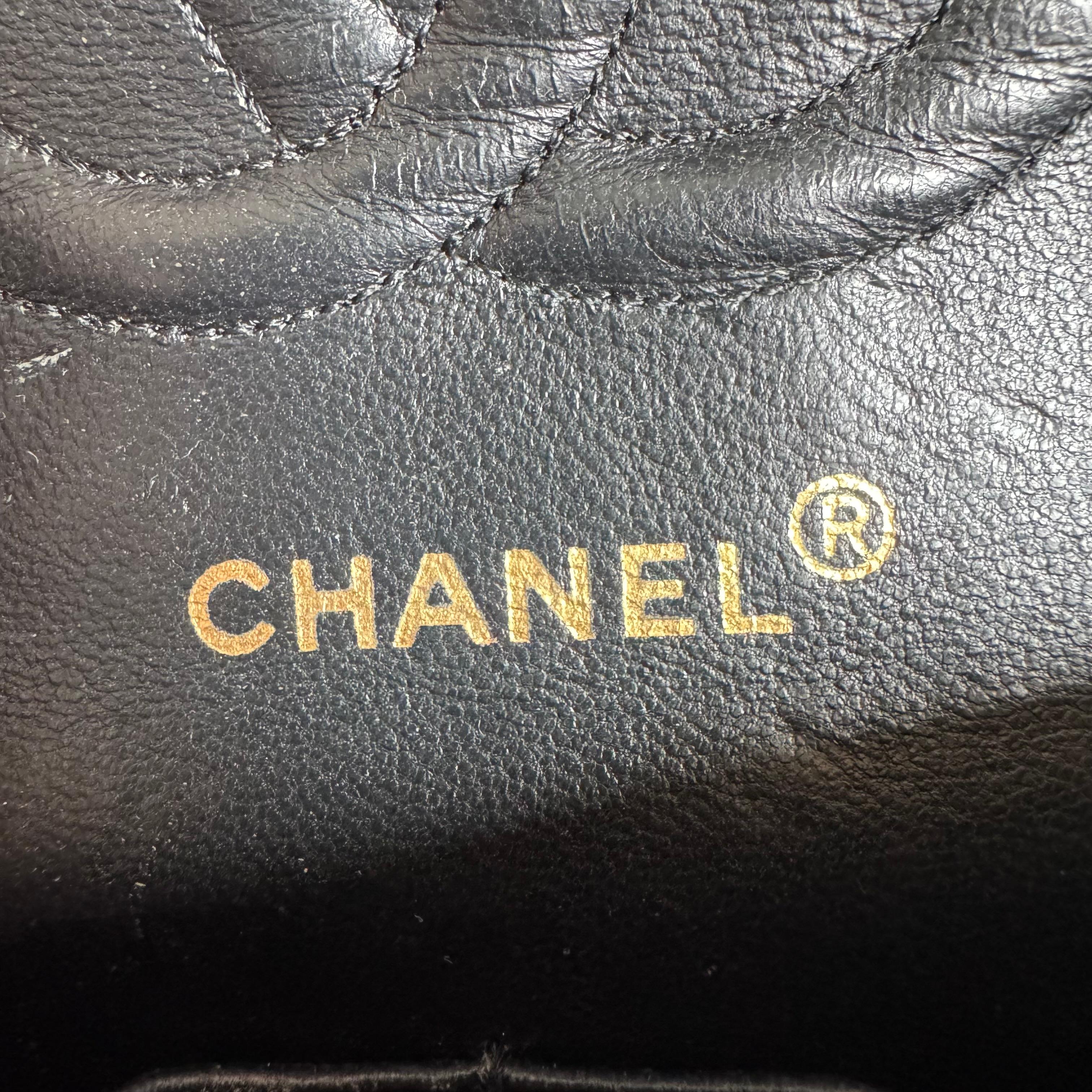 Chanel Classic Flap Vintage Vaquero Azul Medio con HW de oro de 24 quilates, 1989-1991 en venta 13