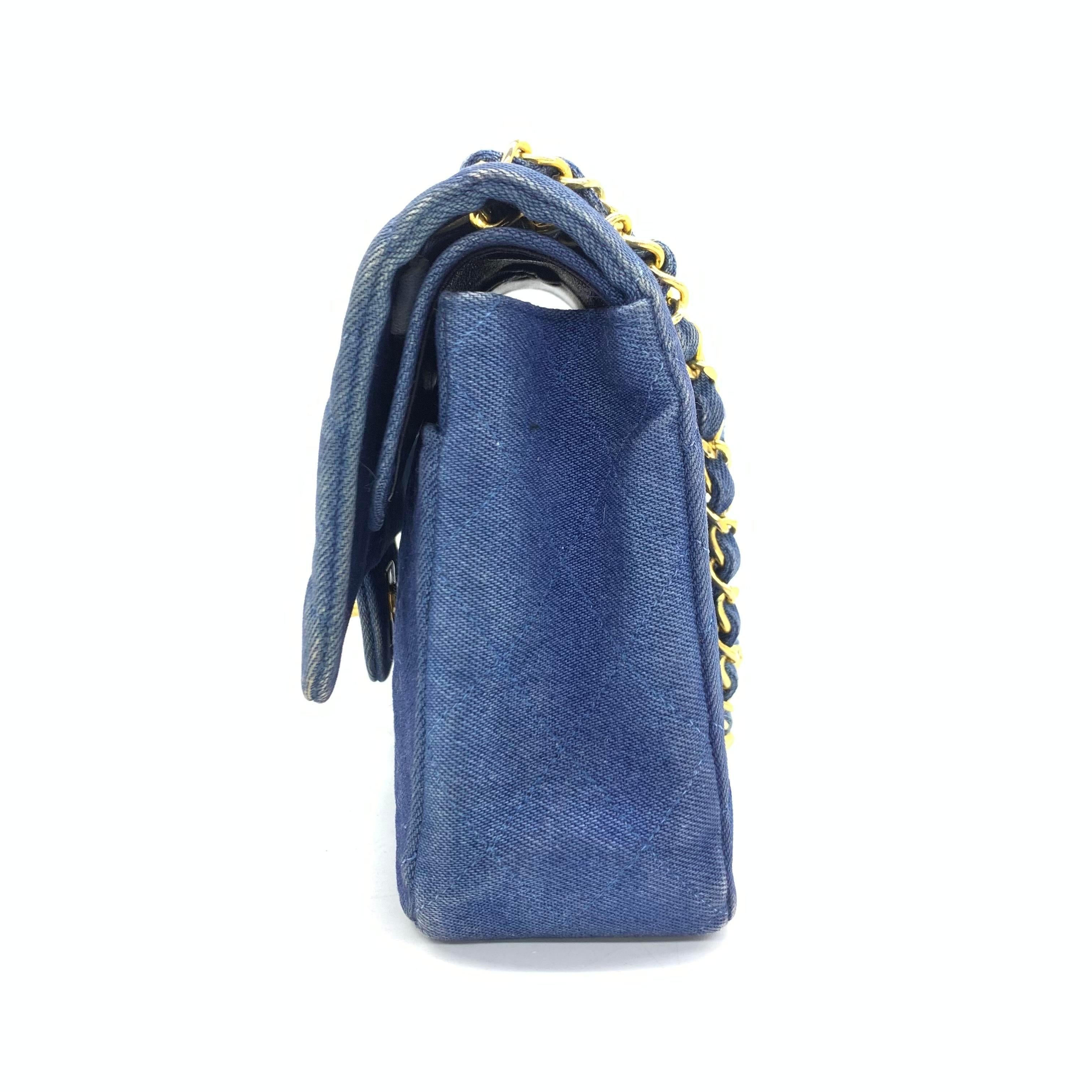 Chanel Classic Flap Vintage Vaquero Azul Medio con HW de oro de 24 quilates, 1989-1991 Púrpura en venta
