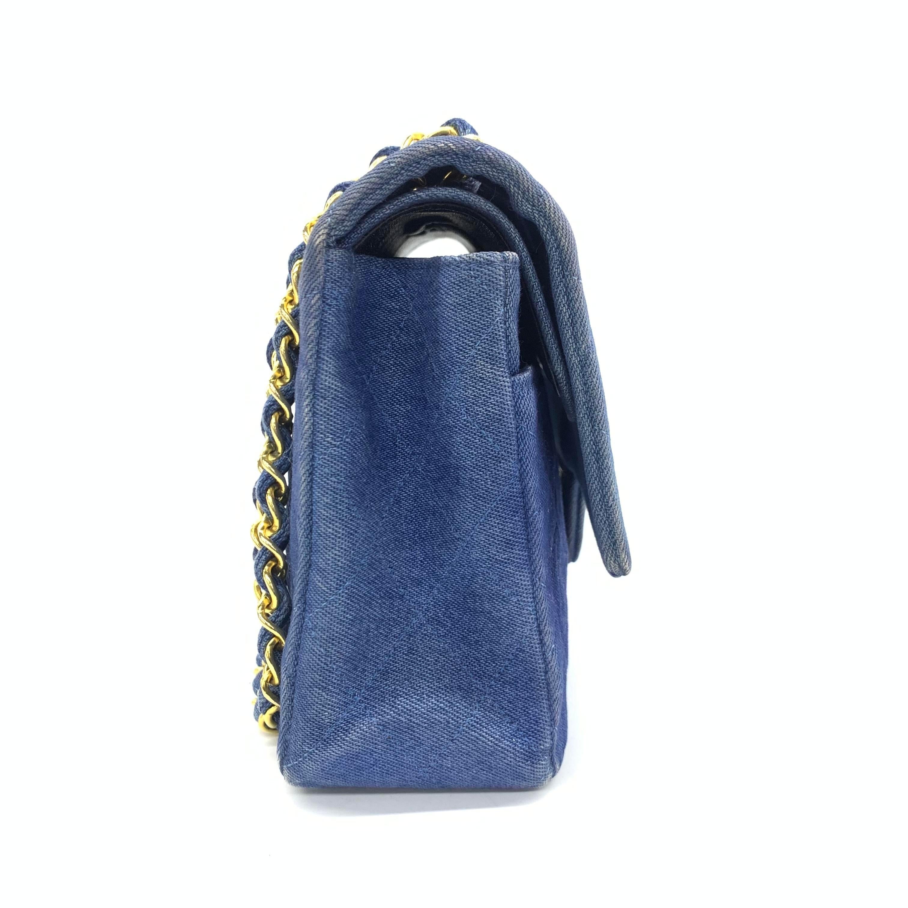 Chanel Classic Flap Vintage Vaquero Azul Medio con HW de oro de 24 quilates, 1989-1991 en Bueno estado para la venta en AUBERVILLIERS, FR
