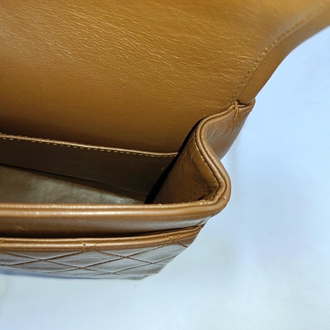 Chanel Classic Flap Vintage Medium Brown Leather 24k Gold Hardware en vente 6