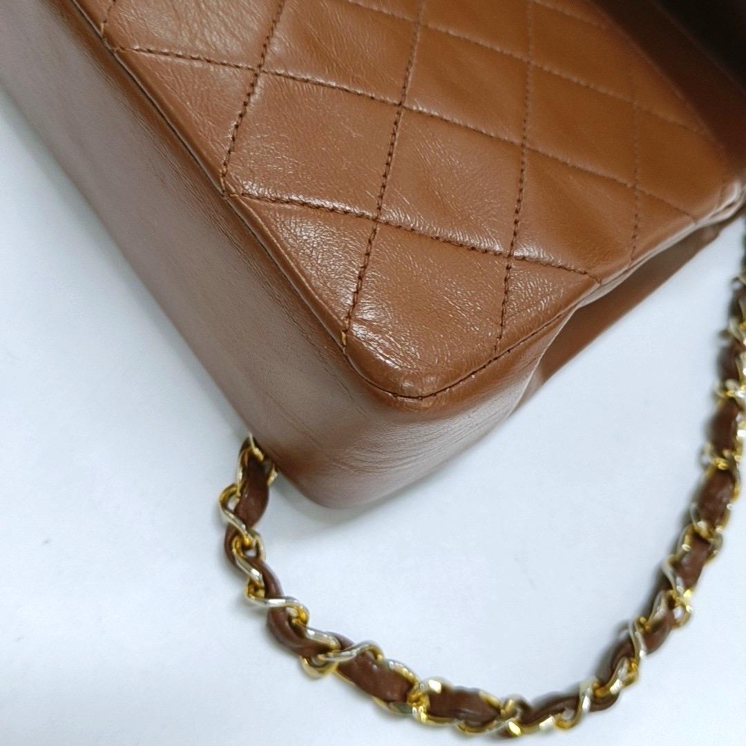 Chanel Classic Flap Vintage Medium Brown Leather 24k Gold Hardware en vente 7
