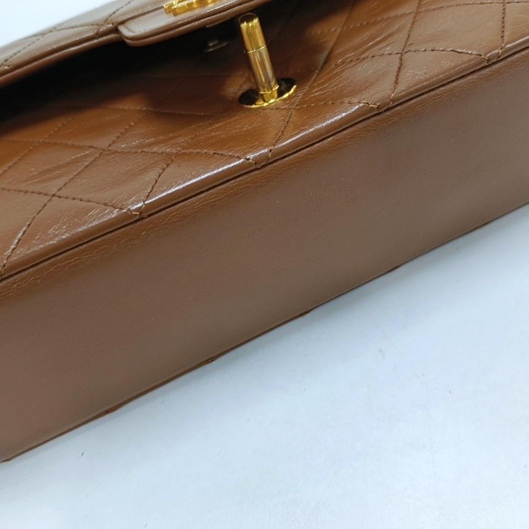 Chanel Classic Flap Vintage Medium Brown Leather 24k Gold Hardware en vente 10