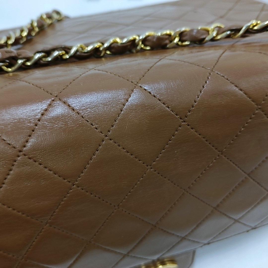 Chanel Classic Flap Vintage Medium Brown Leather 24k Gold Hardware en vente 3
