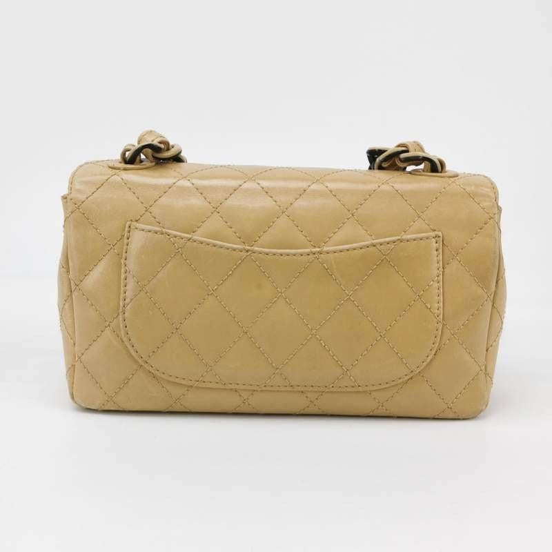 Chanel Classic Flap Vintage Mini Beige Calfskin Bi-color Acrylic Strap Crossbody In Good Condition In AUBERVILLIERS, FR