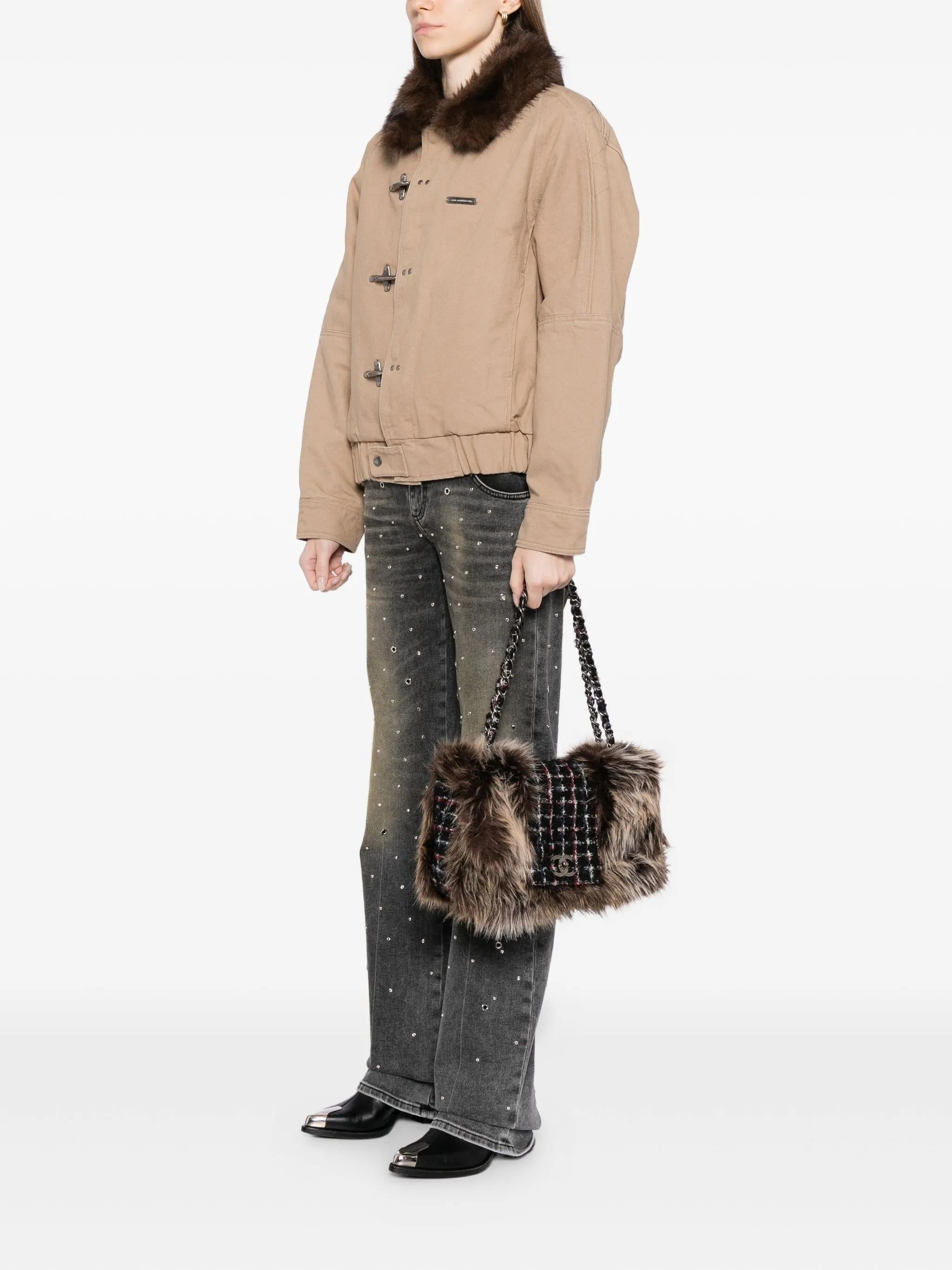 Noir Chanel - Sac à bandoulière classique à rabat XL et Maxi Jumbo multicolore en tweed et fausse fourrure en vente