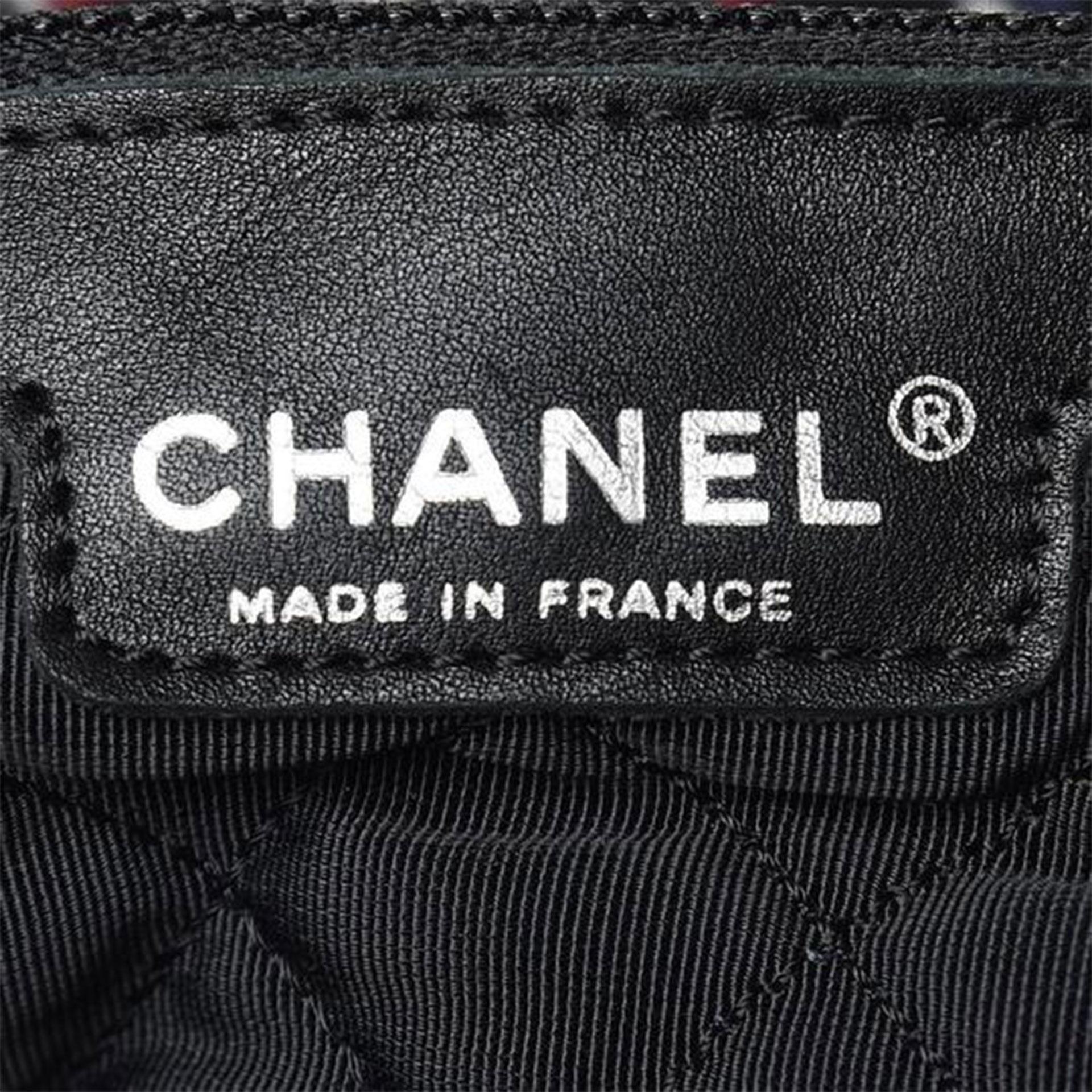 Chanel - Sac à bandoulière classique à rabat XL et Maxi Jumbo multicolore en tweed et fausse fourrure en vente 6