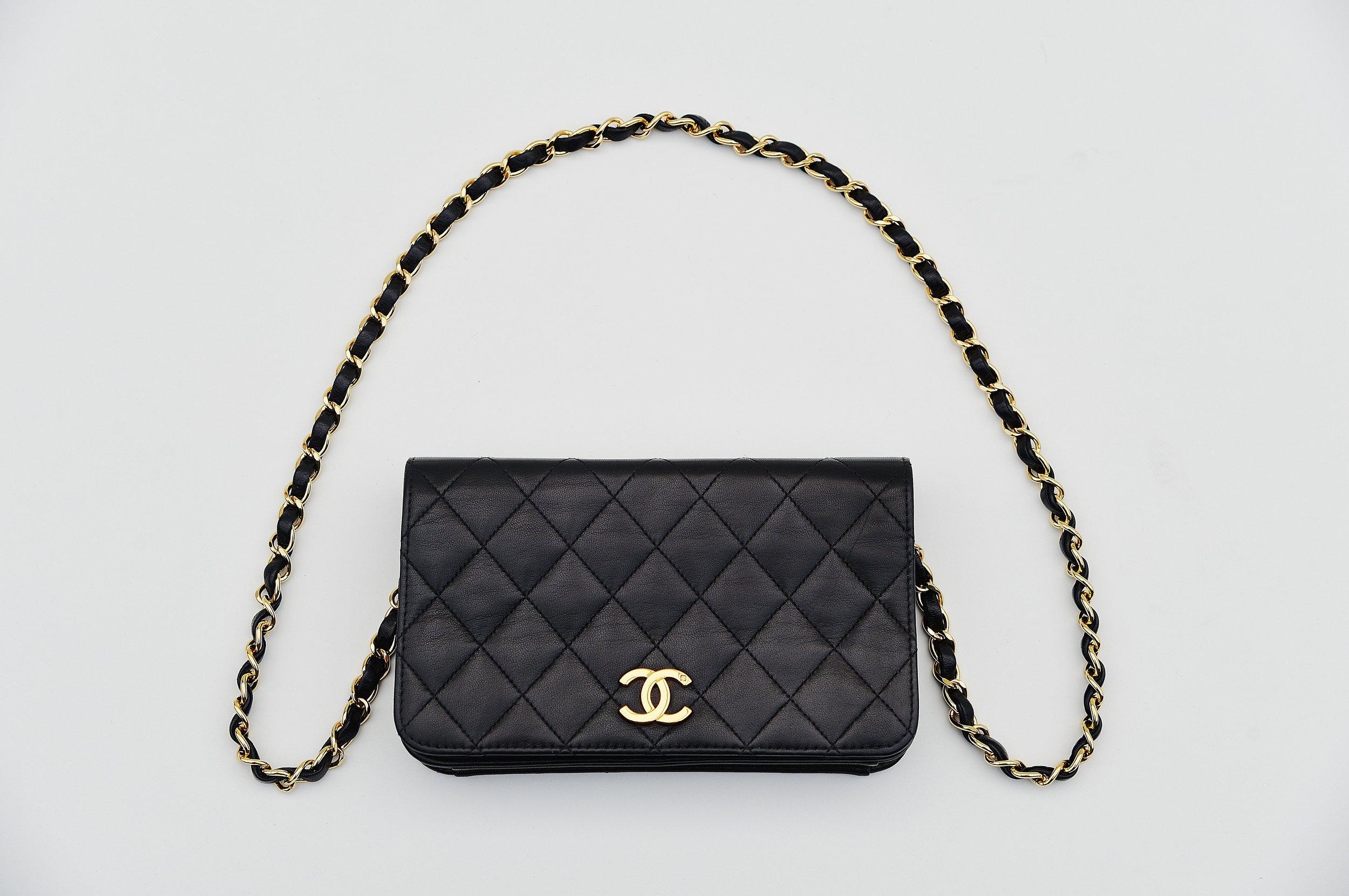 Chanel Classic Full Flap Tasche Gestepptes Lammfell Klein im Zustand „Gut“ in Roosendaal, NL