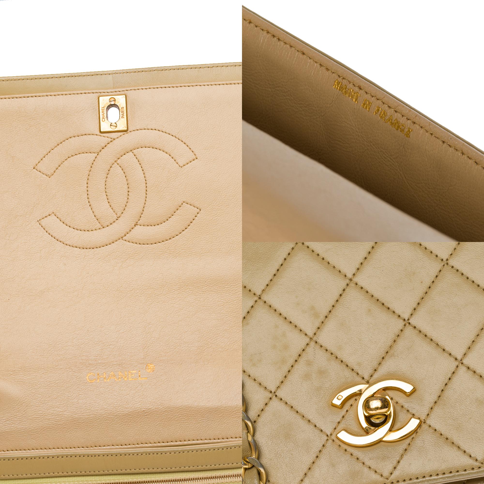 De las mujeres Bolso Chanel Classic Full Flap GM de piel de cordero acolchada beige, GHW en venta