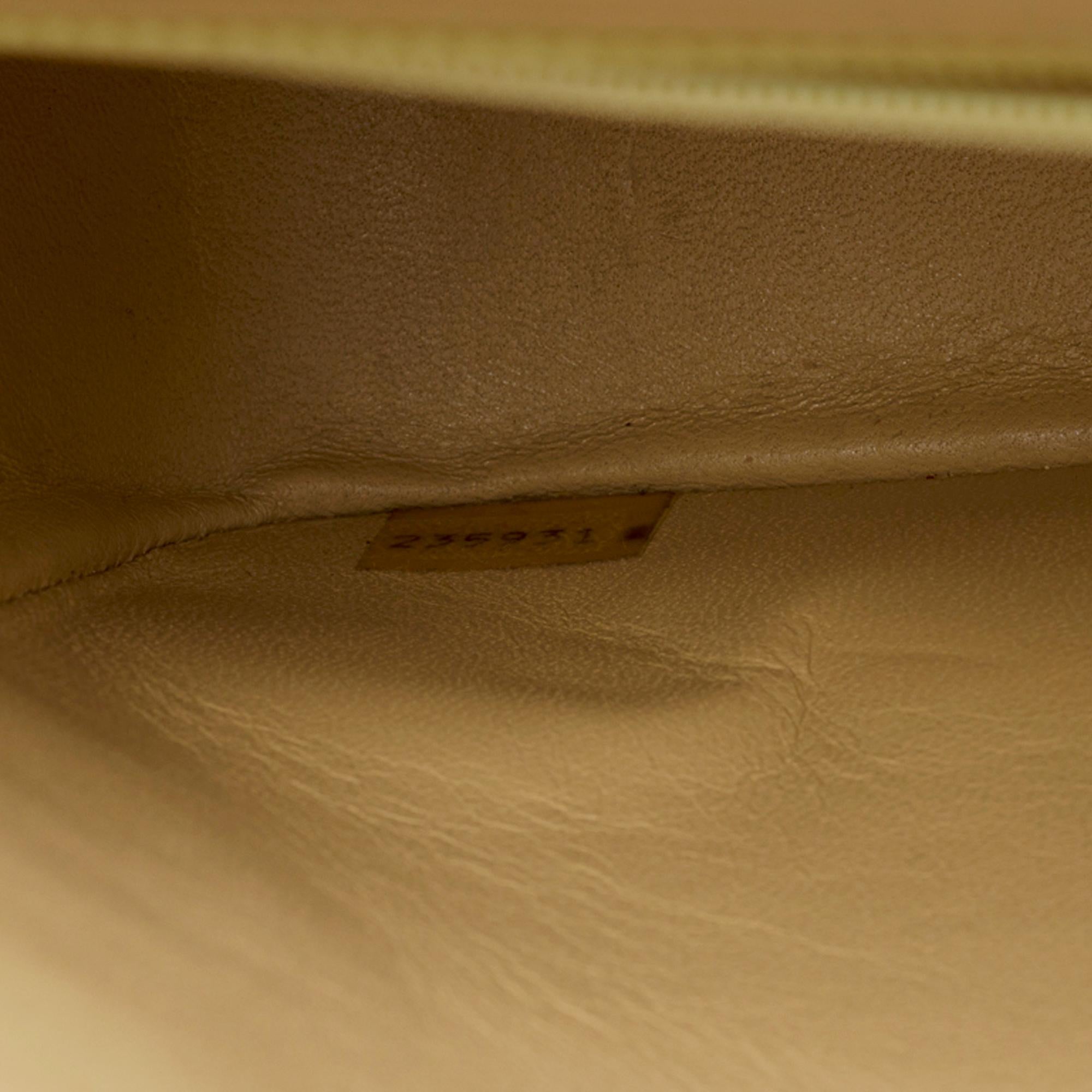 Bolso Chanel Classic Full Flap GM de piel de cordero acolchada beige, GHW en venta 1