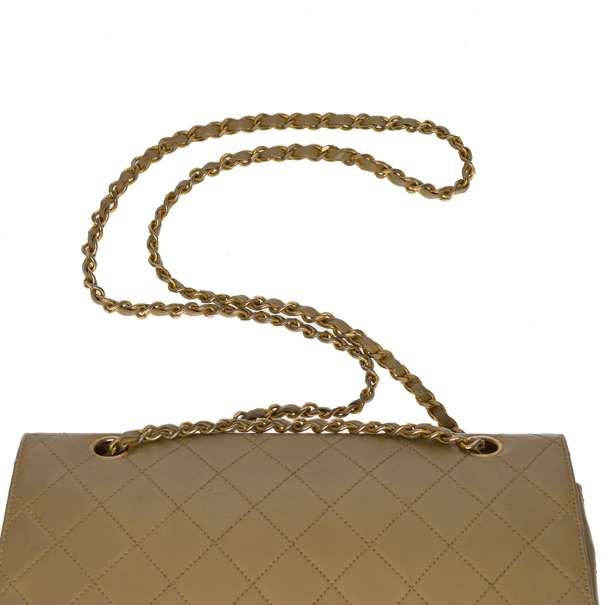Bolso Chanel Classic Full Flap GM de piel de cordero acolchada beige, GHW en venta 2