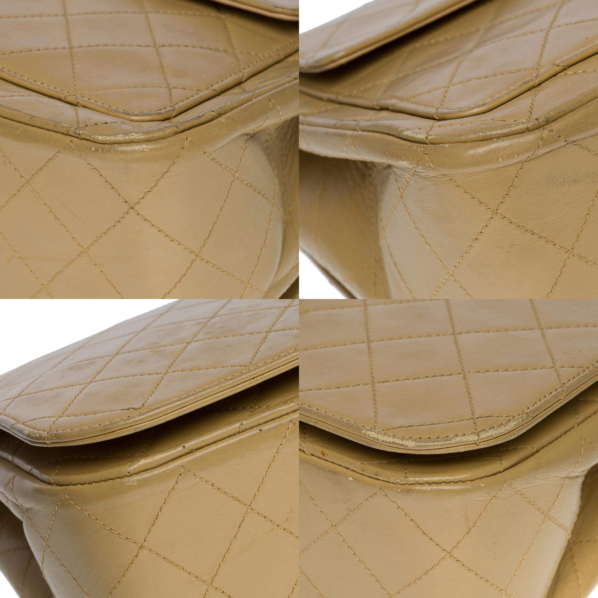 Bolso Chanel Classic Full Flap GM de piel de cordero acolchada beige, GHW en venta 4