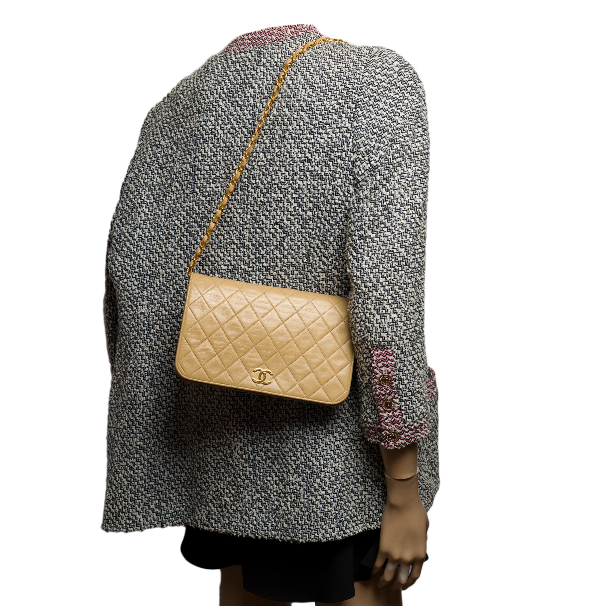 Bolso Chanel Classic Full Flap de piel acolchada beige y GHW 5
