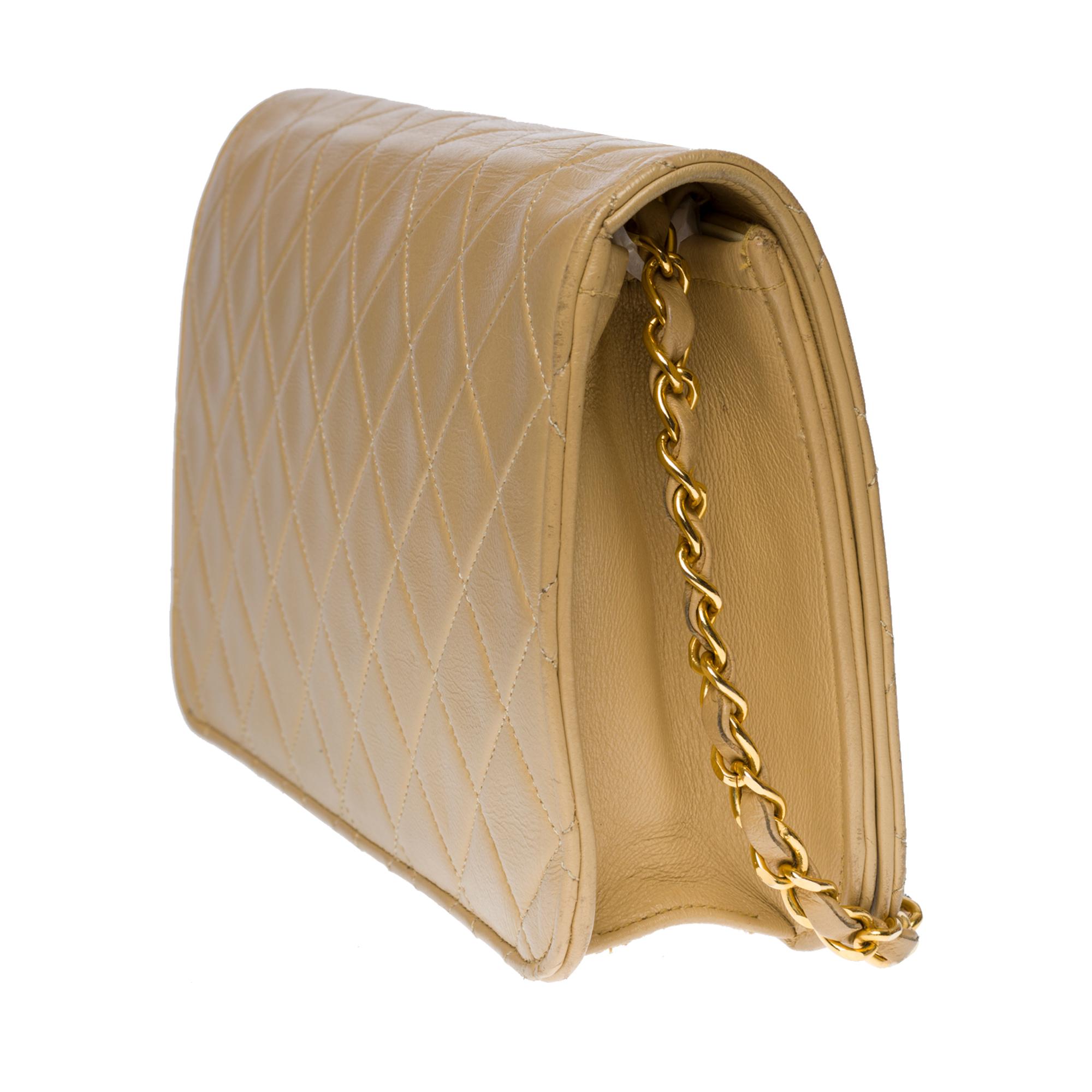 Bolso Chanel Classic Full Flap de piel acolchada beige y GHW en Bueno Estado en Paris, IDF
