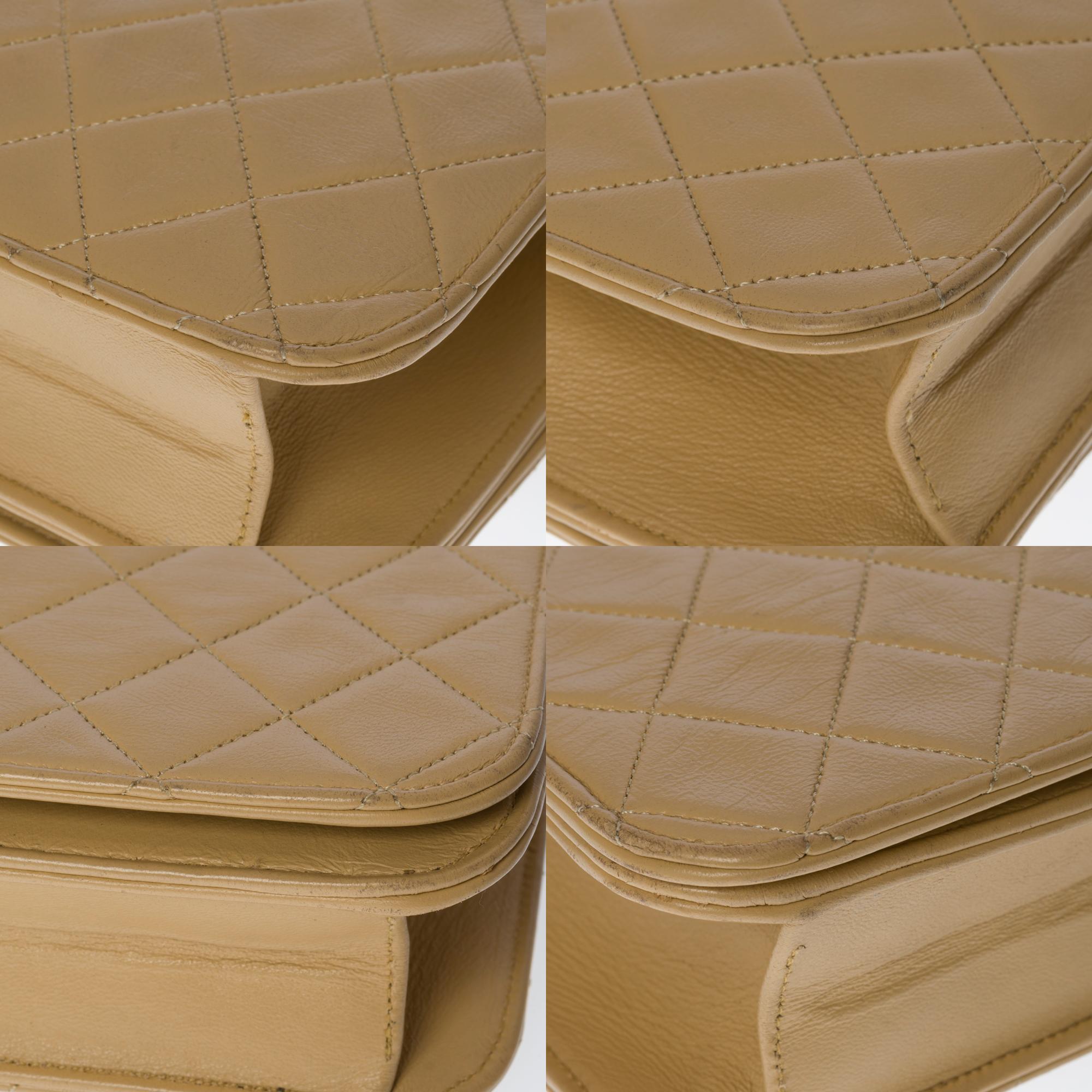 Bolso Chanel Classic Full Flap de piel acolchada beige y GHW 4