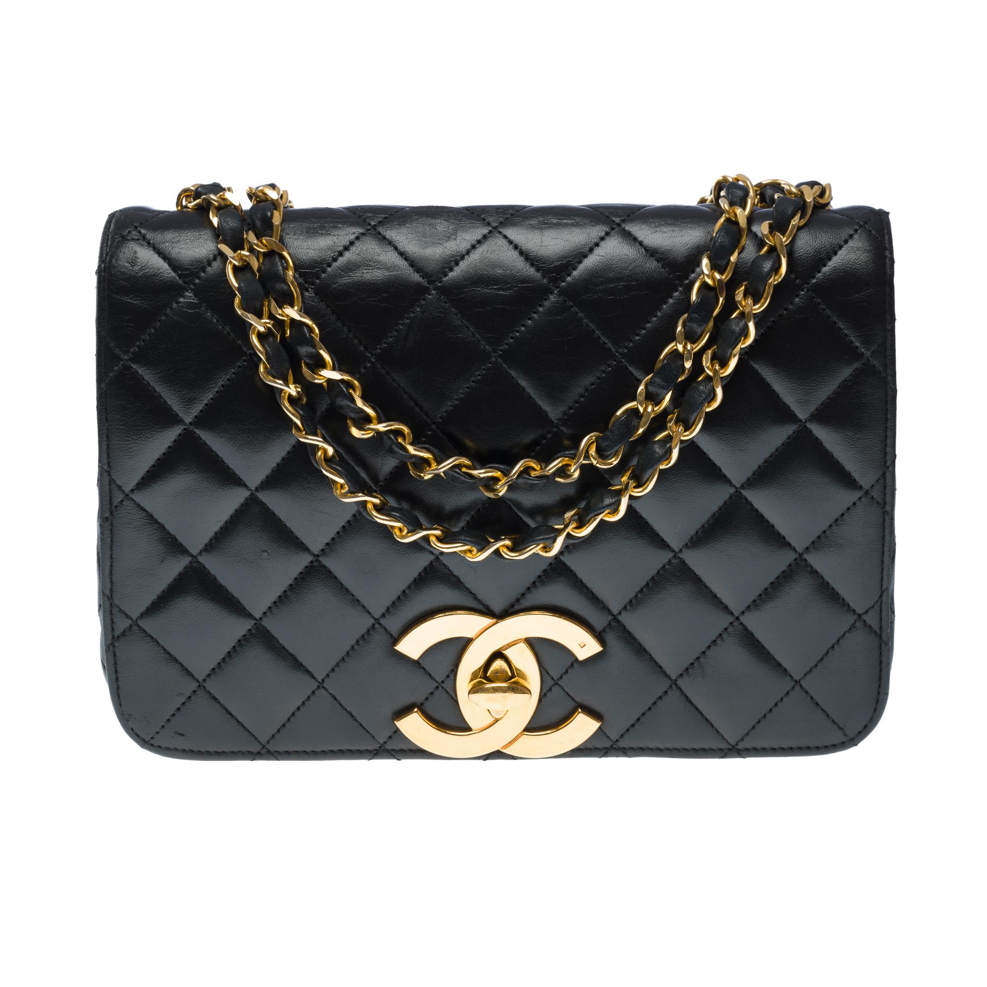 Chanel Classic Full Flap shoulder bag in black quilted lambskin leather, GHW In Good Condition For Sale In Paris, IDF