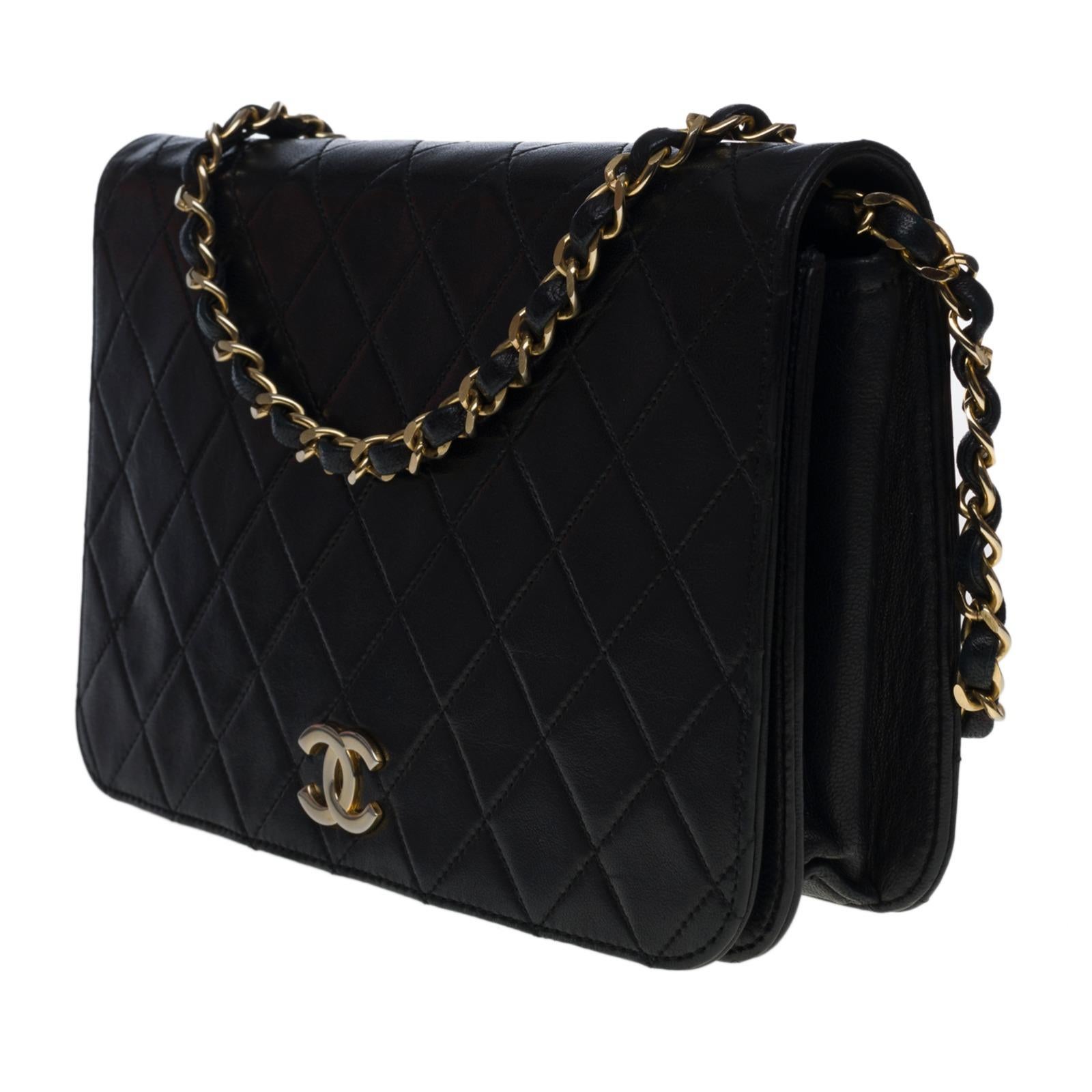 Chanel Classic Full Flap shoulder bag in black quilted lambskin leather, GHW In Good Condition In Paris, IDF