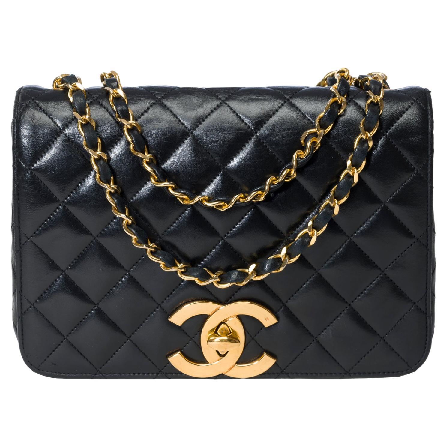 Chanel Classic Full Flap shoulder bag in black quilted lambskin leather, GHW For Sale