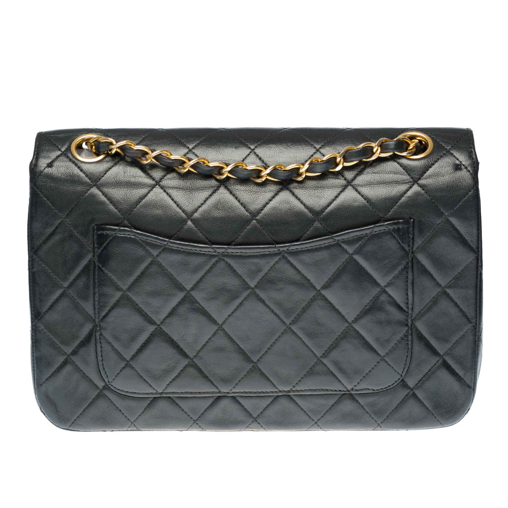 Lovely Chanel Classic Full Flap bag in black quilted lambskin leather, gold metal trim, gold metal chain interwoven with black leather.
Flap closure, gold-tone CC symbol.
Lining in black leather, 1 zipped pocket.
Signature: 