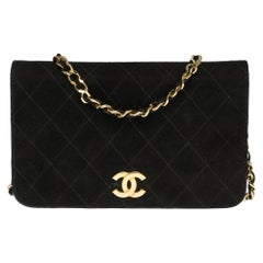 Chanel Classic Full Flap Umhängetasche aus schwarzem gestepptem Wildleder und goldenen Beschlägen