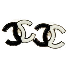 Chanel Classic Gold CC Schwarz Weiß Halb Halb Große Ohrstecker Piercing Ohrringe