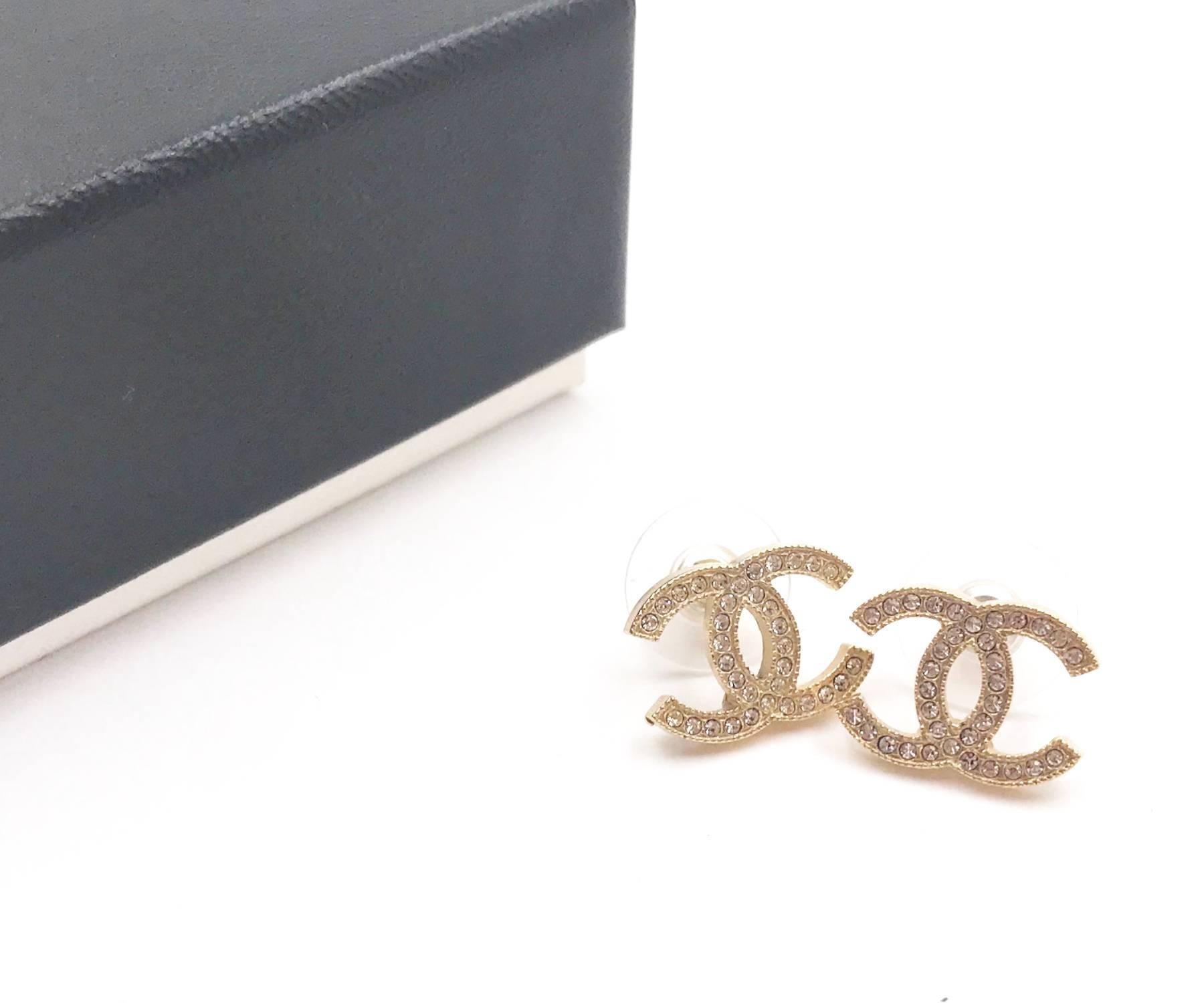 Chanel Classic Gold CC Crystal Moscova Piercing Earrings

*Marked 13
*Made in France
*Comes with the original box and dustbag

-It is approximately 0.6