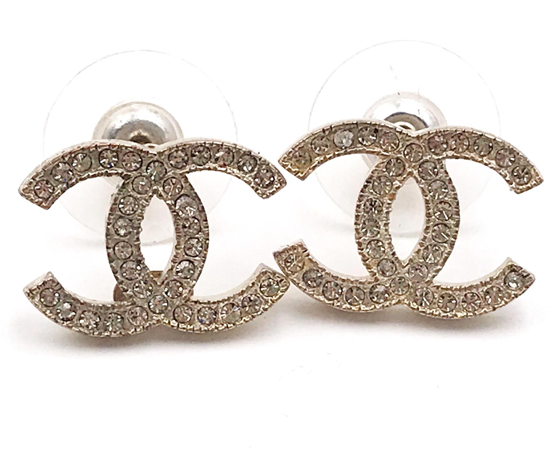 Chanel Classic Gold CC Kristall Moscova Piercing Ohrringe im Zustand „Gut“ in Pasadena, CA