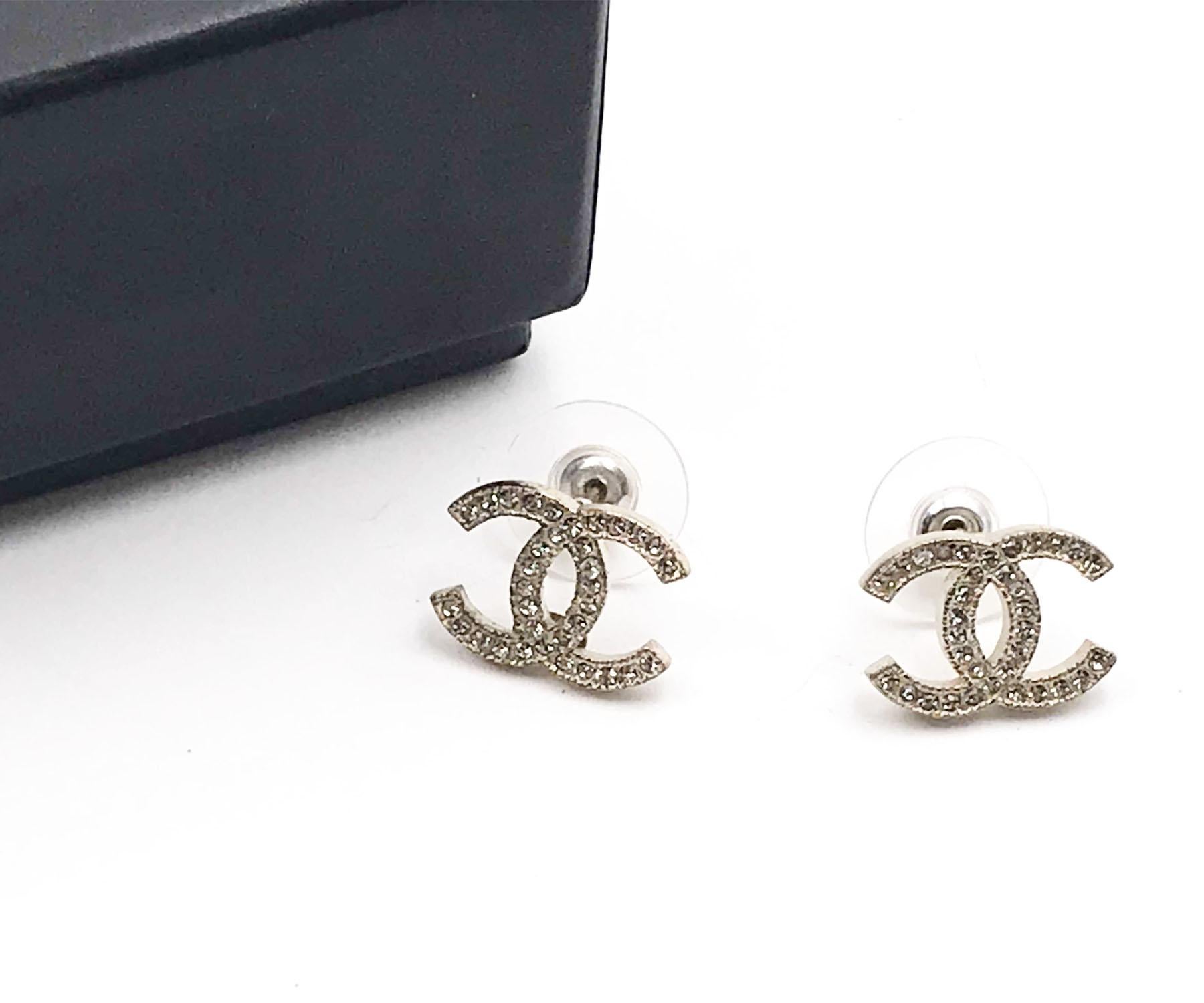 Women's Chanel Classic Gold CC Crystal Moscova Piercing Earrings For Sale