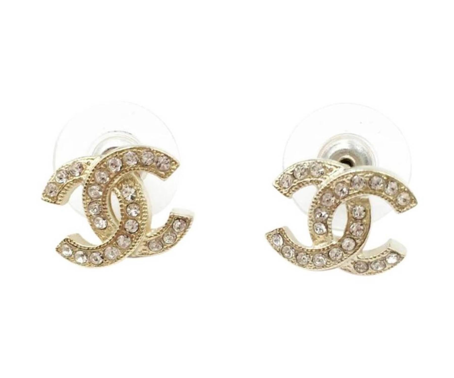 Chanel Classic Gold CC Crystal Reissued Small Piercing Earrings

* Marked 17
* Made in France
* Comes with the original box

-It is approximately 0.5