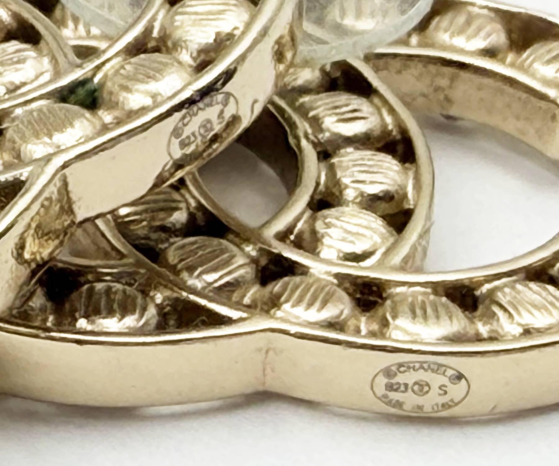 Donna Chanel Classic Gold CC Frame Round Crystal Large Piercing Earrings in vendita