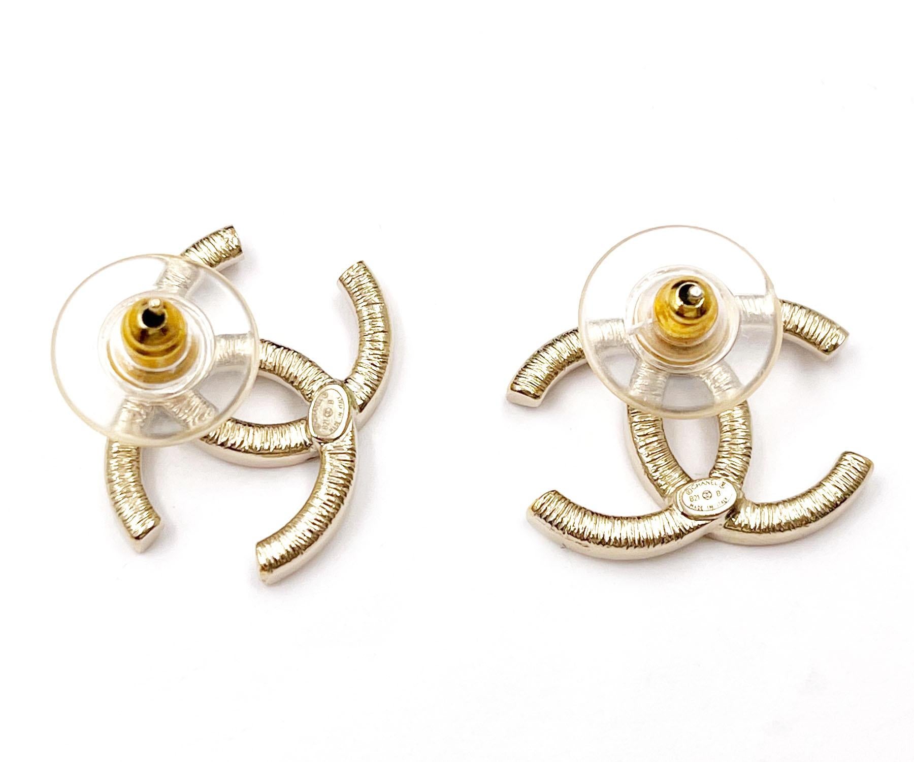 Chanel Klassische Gold CC Dünne Kristall Große Piercing Ohrringe Damen im Angebot