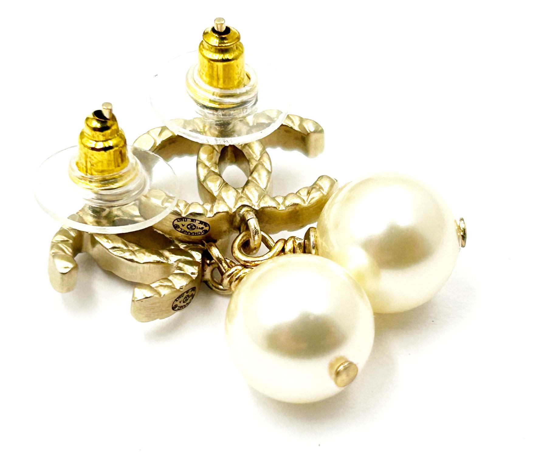 Women's Chanel Classic  Gold Plaid CC Pearl Dangle Piercing Earrings 
