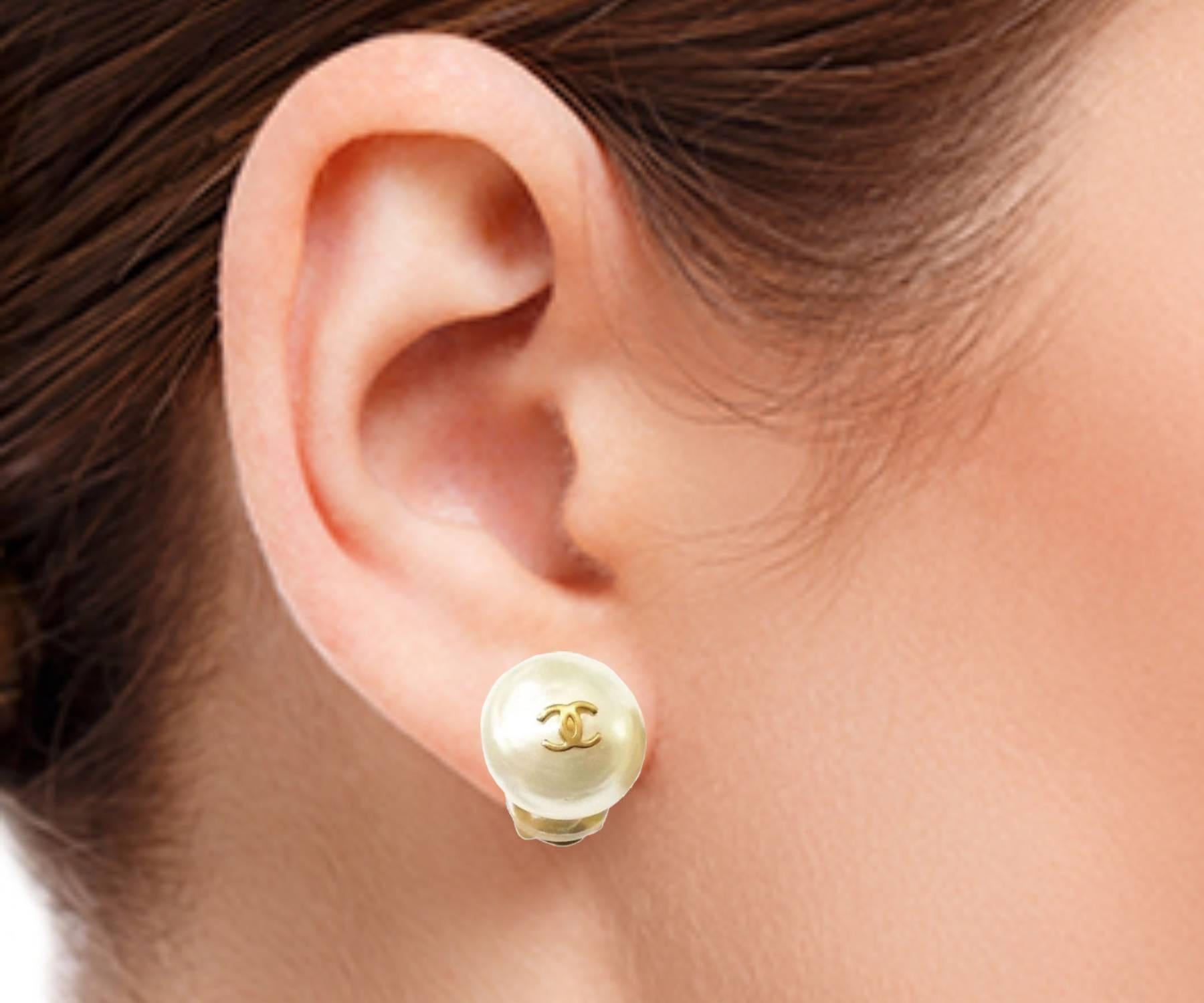 Contemporary Chanel Classic Gold Plated CC Small Pearl Clip on Earrings   For Sale
