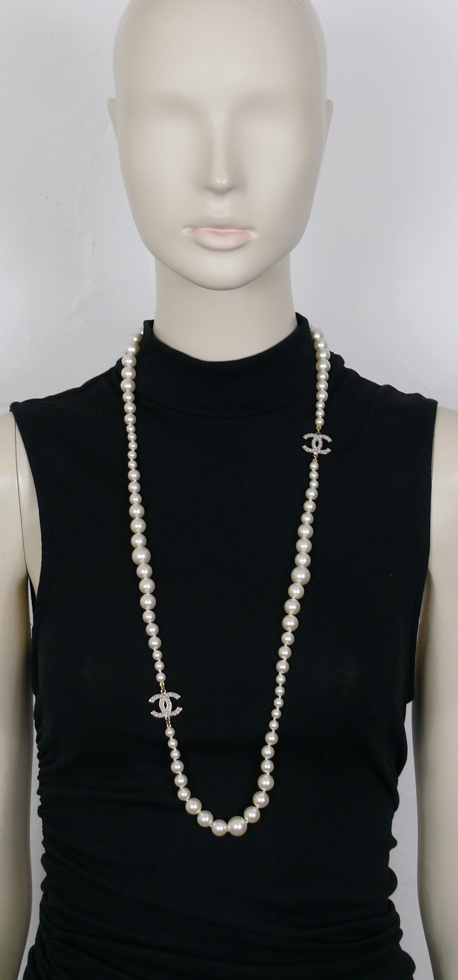 CHANEL classic graduated knotted cream glass pearl necklace featuring two pale gold toned CC logos embellished with little white resin beads.

Lobster clasp closure.

Embossed CHANEL A11 V MADE IN FRANCE.

Indicative measurements : length approx. 88