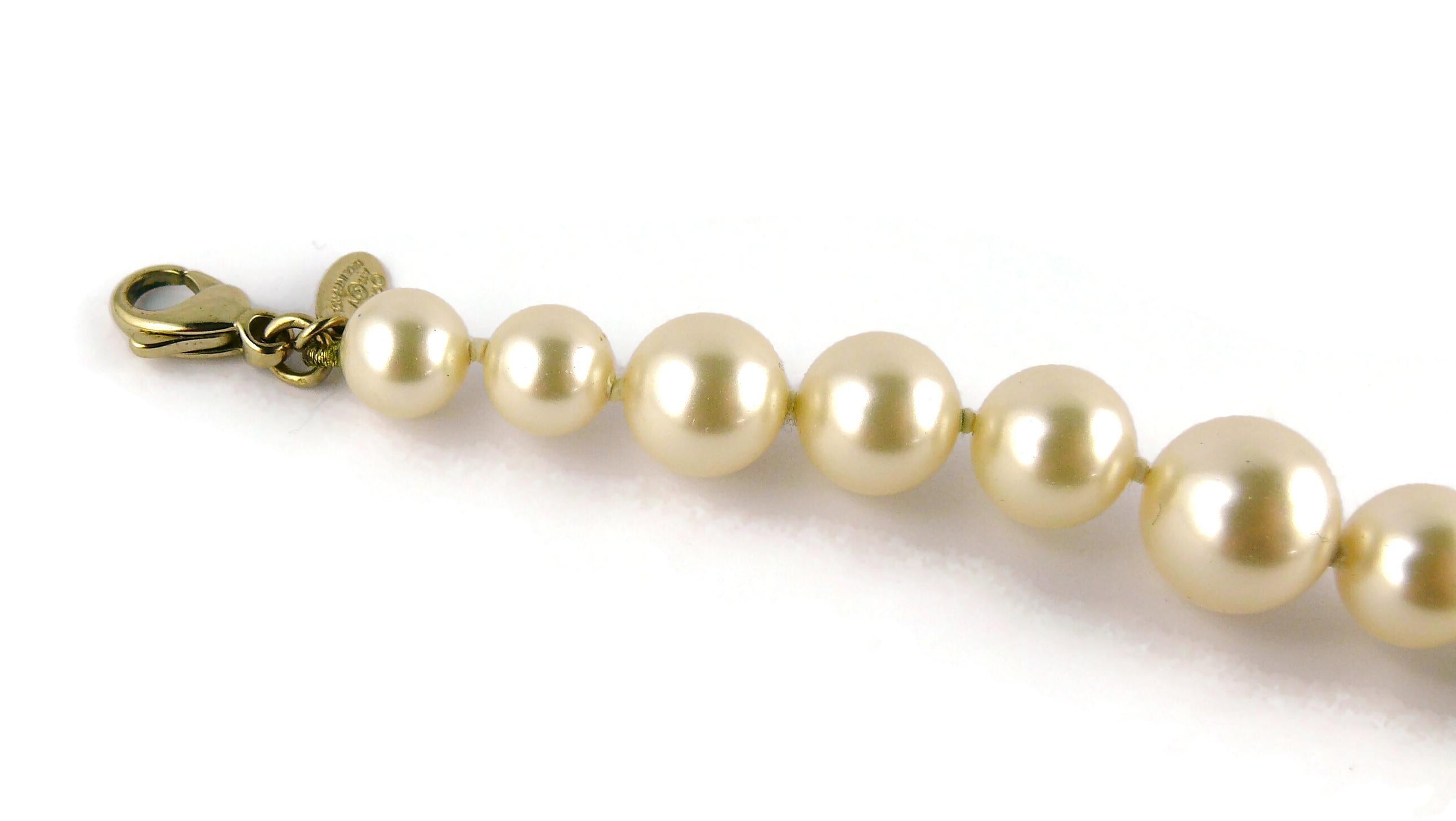 Chanel Classic Graduated Pearls CC Necklace In Good Condition In Nice, FR