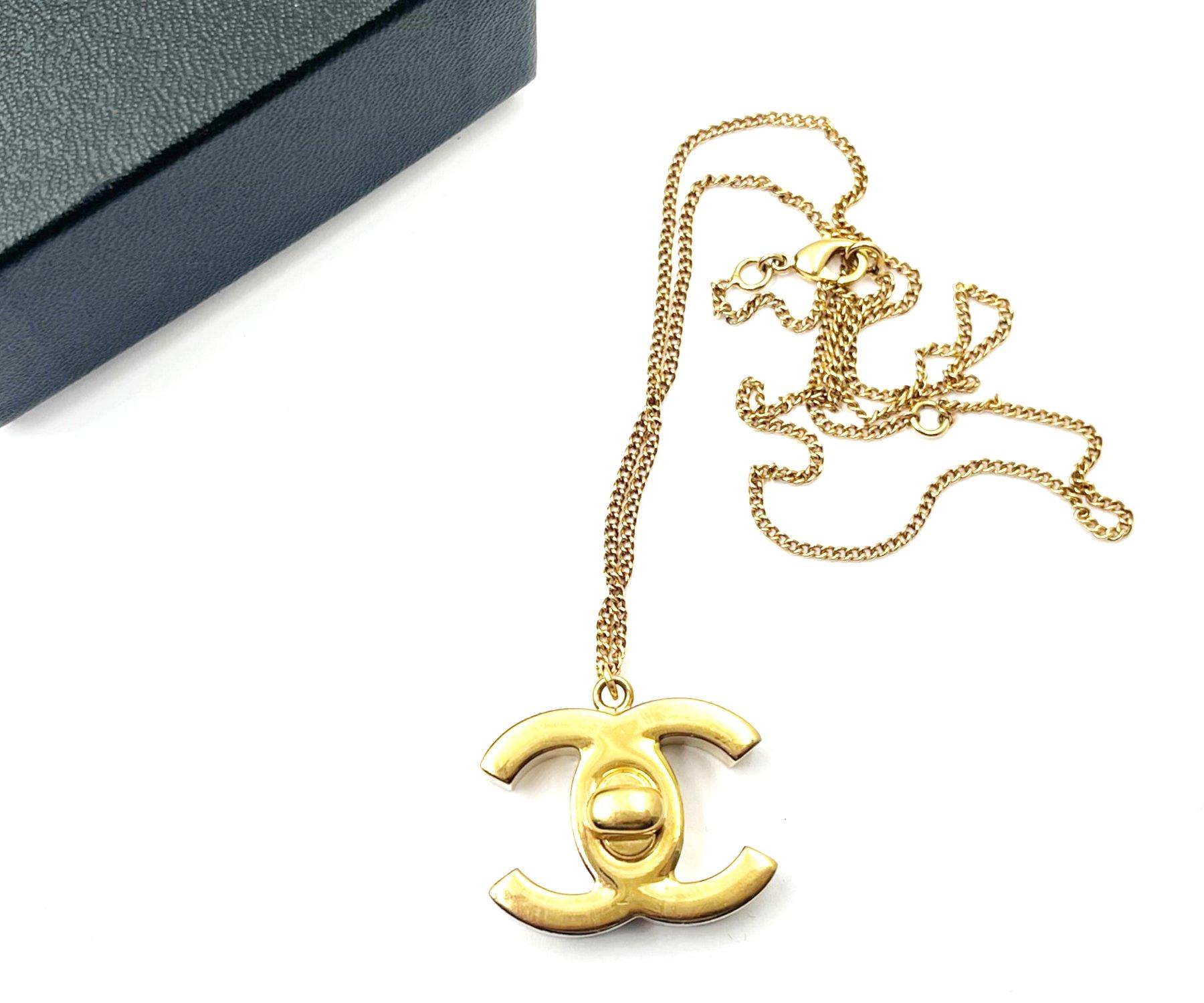 Artisan Chanel Classic Iconic Gold CC Turnlock Large Pendant Necklace   For Sale