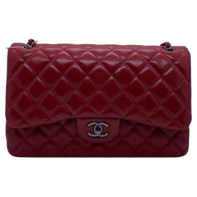 What is the difference between Chanel 2.55 and the Classic Flap?