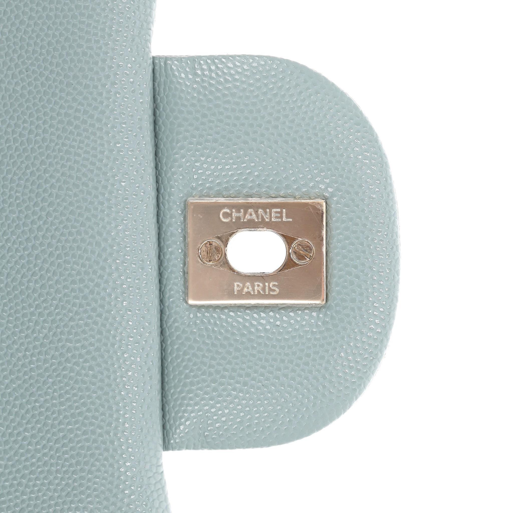Chanel Classic Jumbo Double Flap Caviar Leather Handbag For Sale 3
