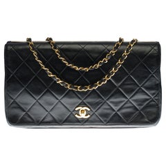 Chanel Classic Jumbo shoulder bag in black quilted lambskin leather, GHW