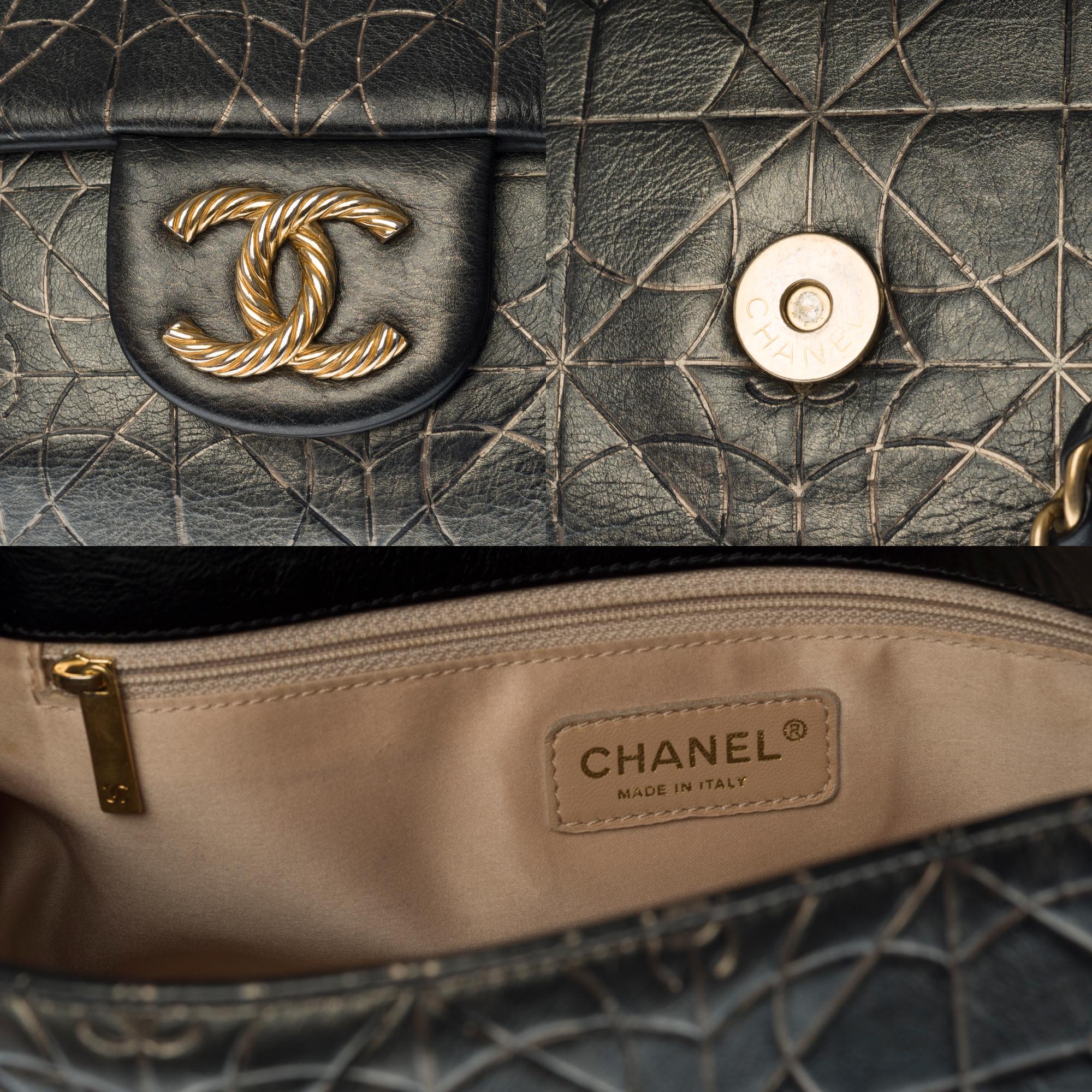 Chanel Classic Jumbo shoulder bag in embossed metallic lambskin leather, GHW In Good Condition In Paris, IDF