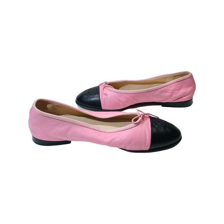 Beige Chanel Classic Leather Bow  “CC” Lambskin Bi-Toned Pink/Black Ballet Flats For Sale
