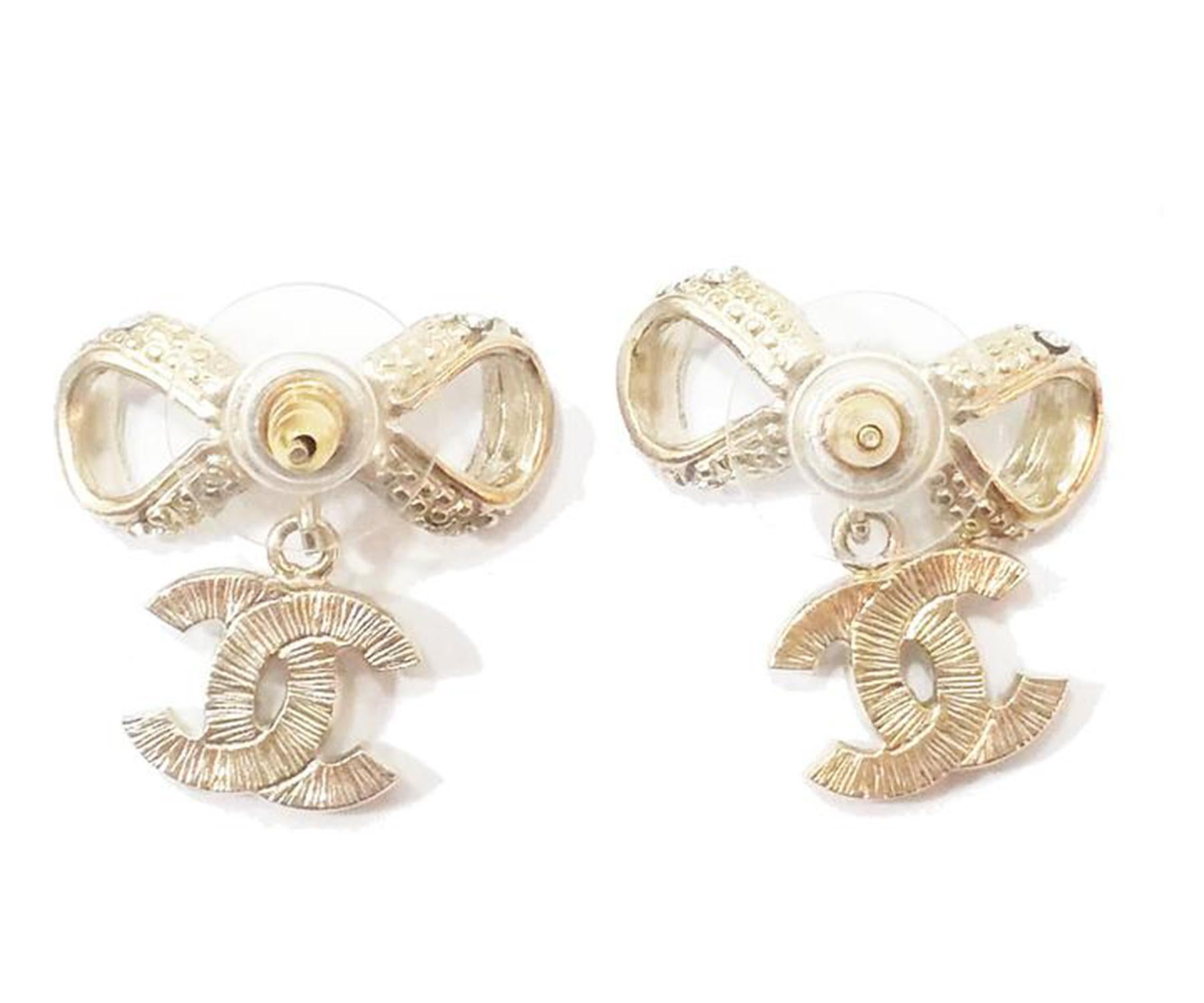 Chanel Classic Light Gold Ribbon Bow CC Crystal Piercing Earrings In Excellent Condition For Sale In Pasadena, CA