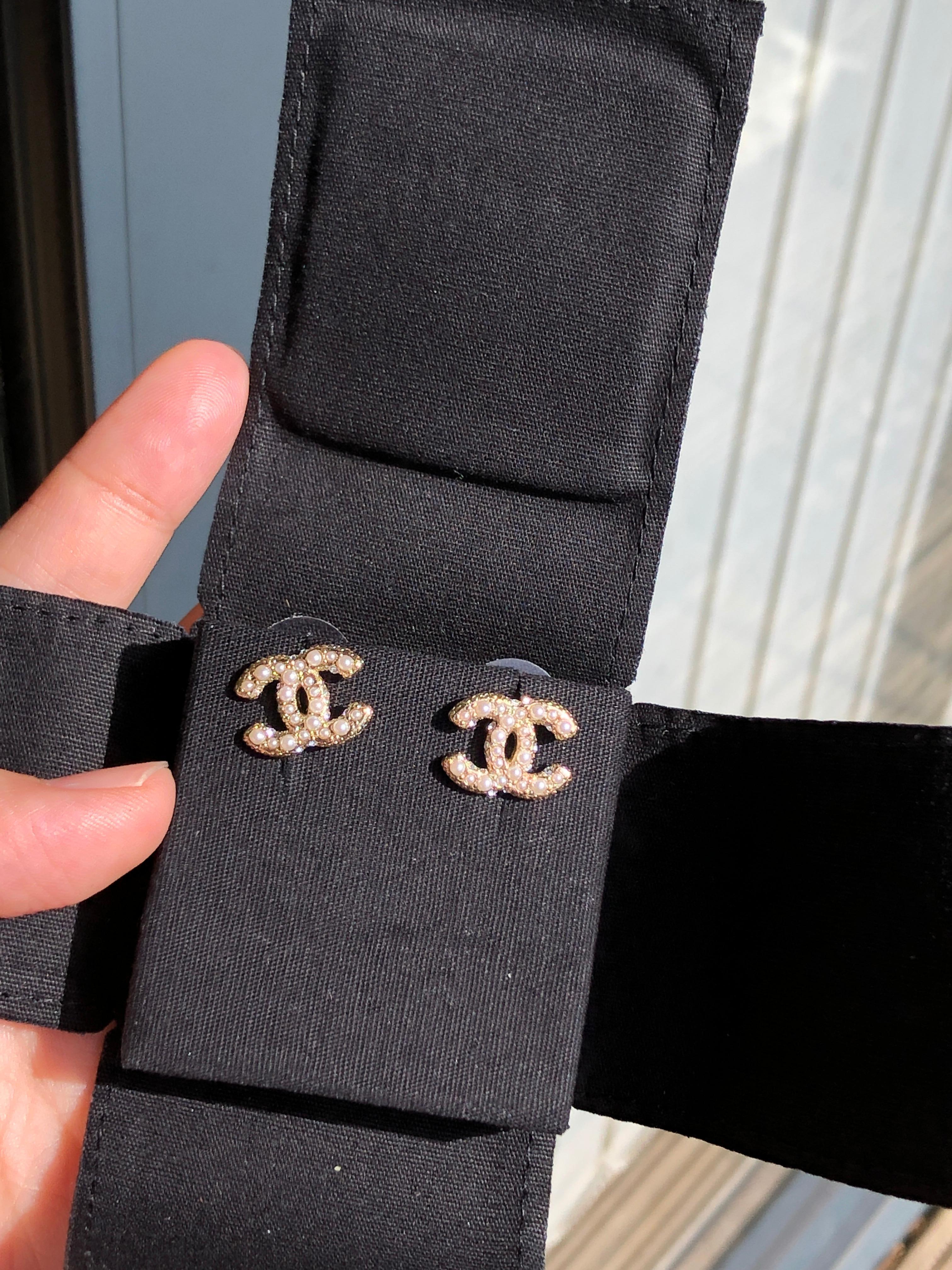 Chanel Classic Light Gold Tone Pearl CC Stud Earrings In Excellent Condition In Banbury, GB