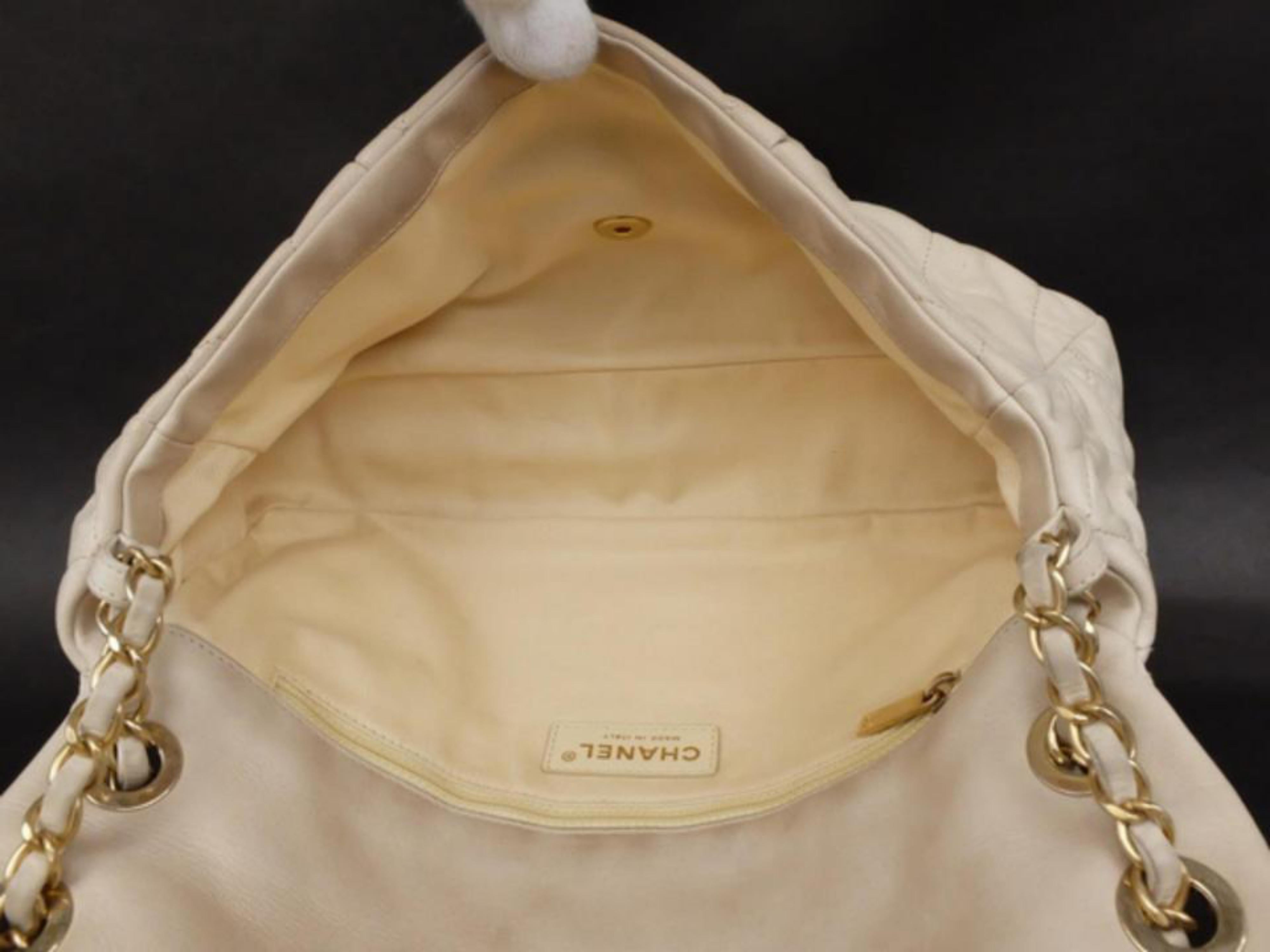Chanel Classic Light Quilted Jumbo Flap 234109 Beige Leather Shoulder Bag In Fair Condition For Sale In Forest Hills, NY