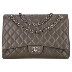 Chanel Classic Maxi Flap Kaviar Ledertasche