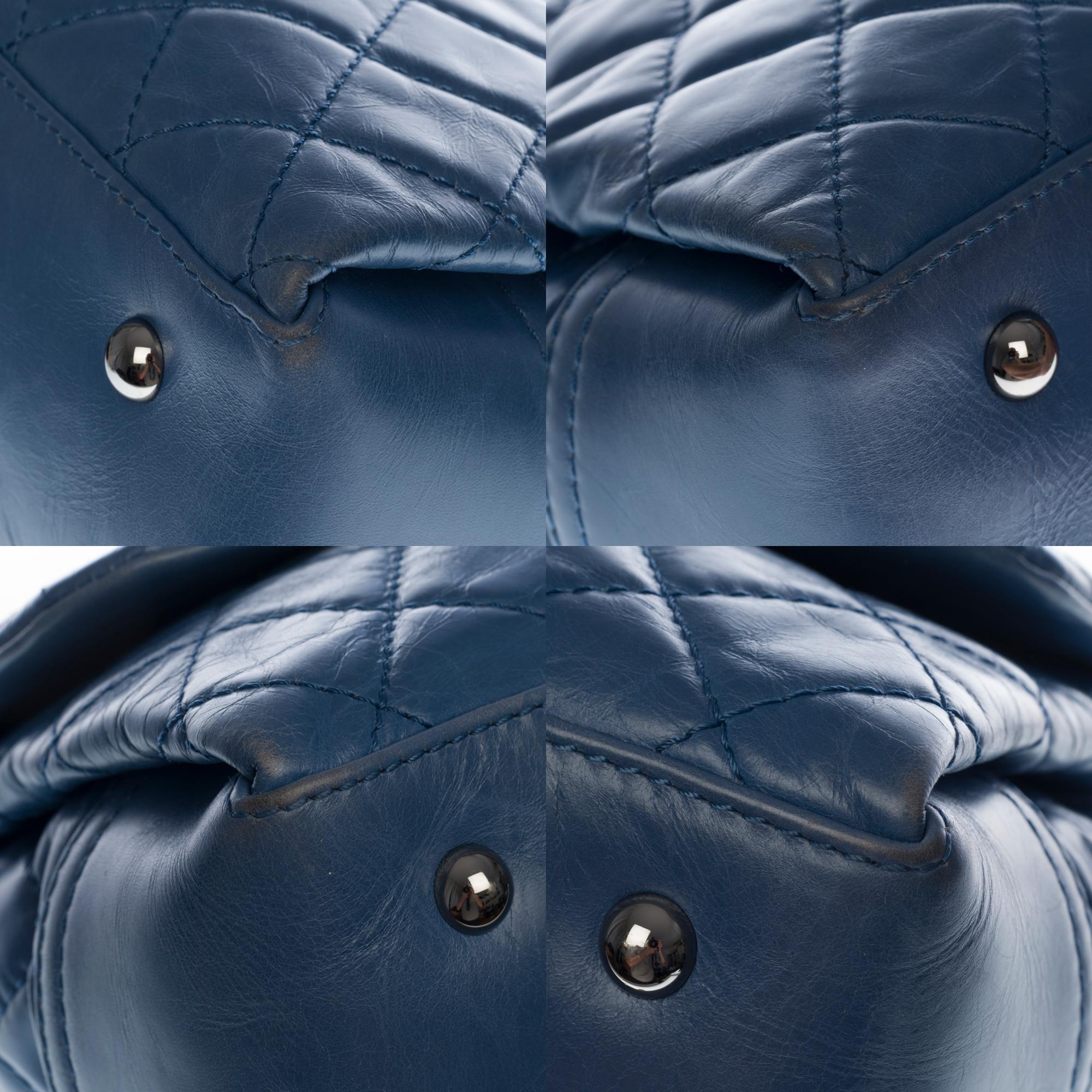 Chanel Classic Maxi Flap shoulder bag in blue quilted lambskin, SHW For Sale 5
