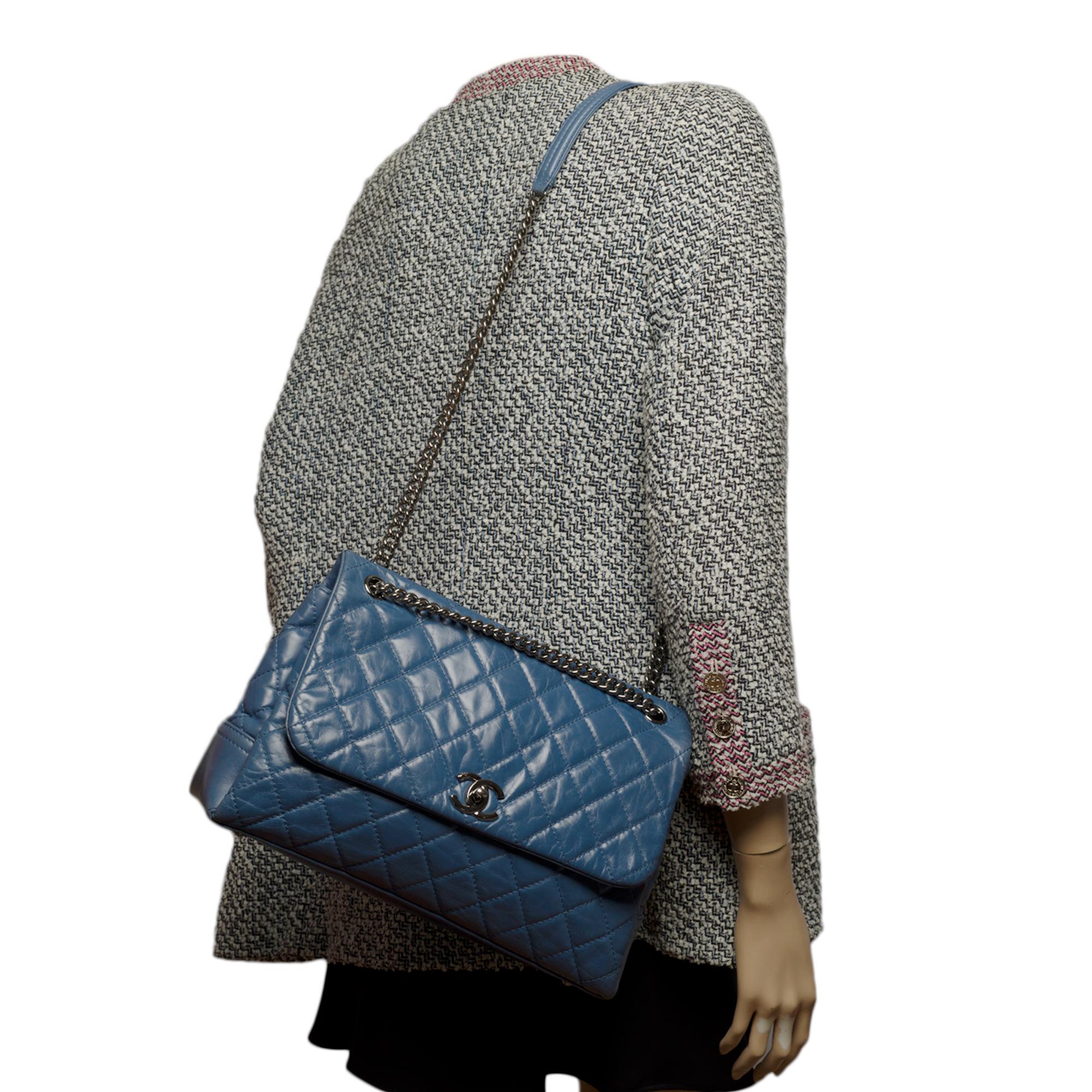 Chanel Classic Maxi Flap shoulder bag in blue quilted lambskin, SHW For Sale 6