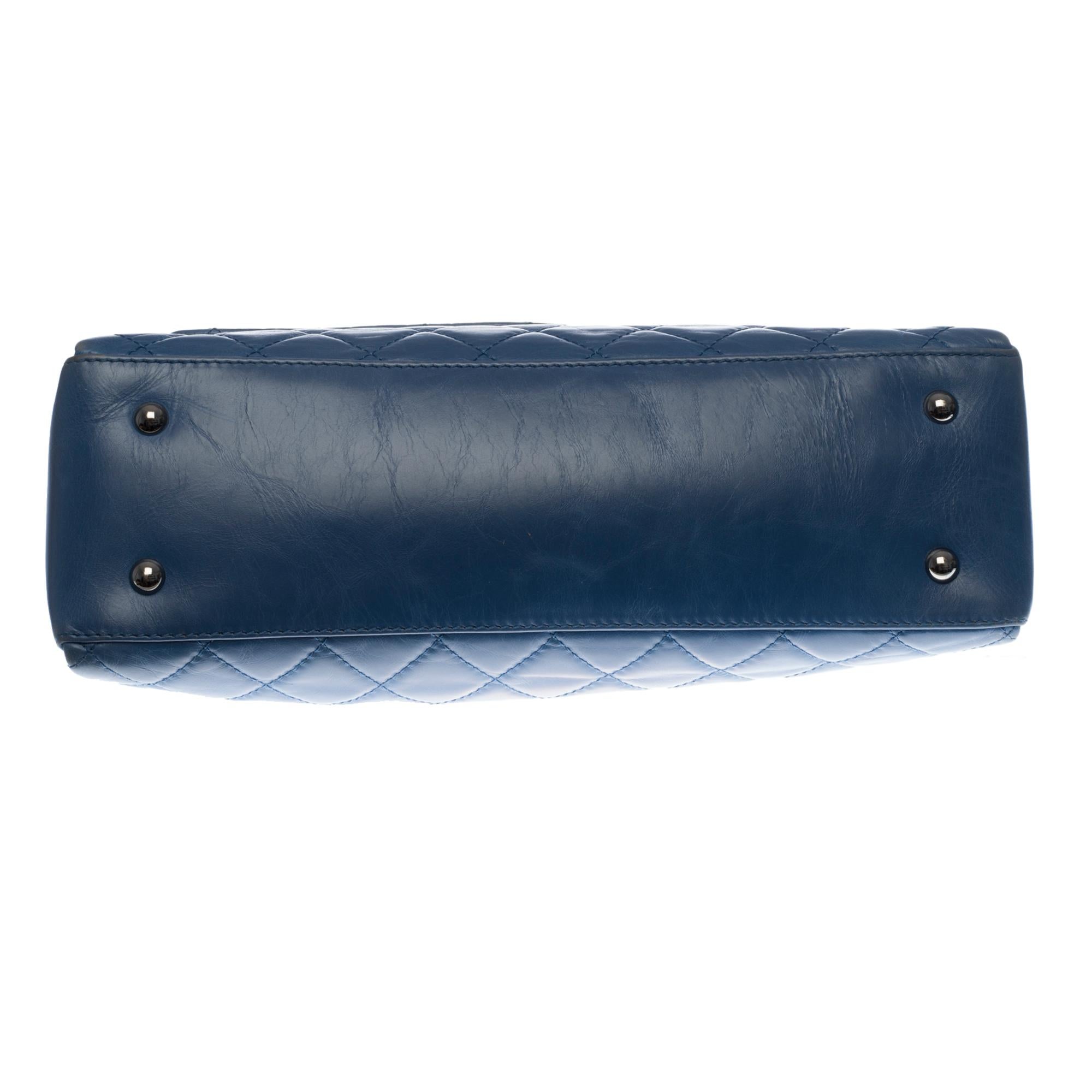 Chanel Classic Maxi Flap shoulder bag in blue quilted lambskin, SHW 1