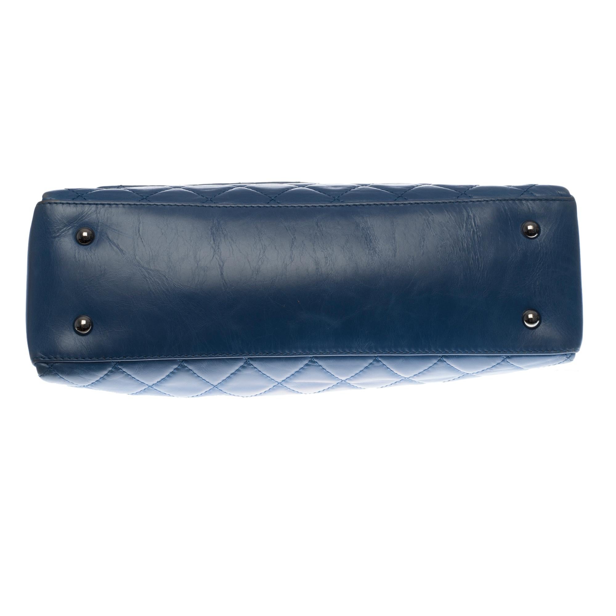 Chanel Classic Maxi Flap shoulder bag in blue quilted lambskin, SHW For Sale 4