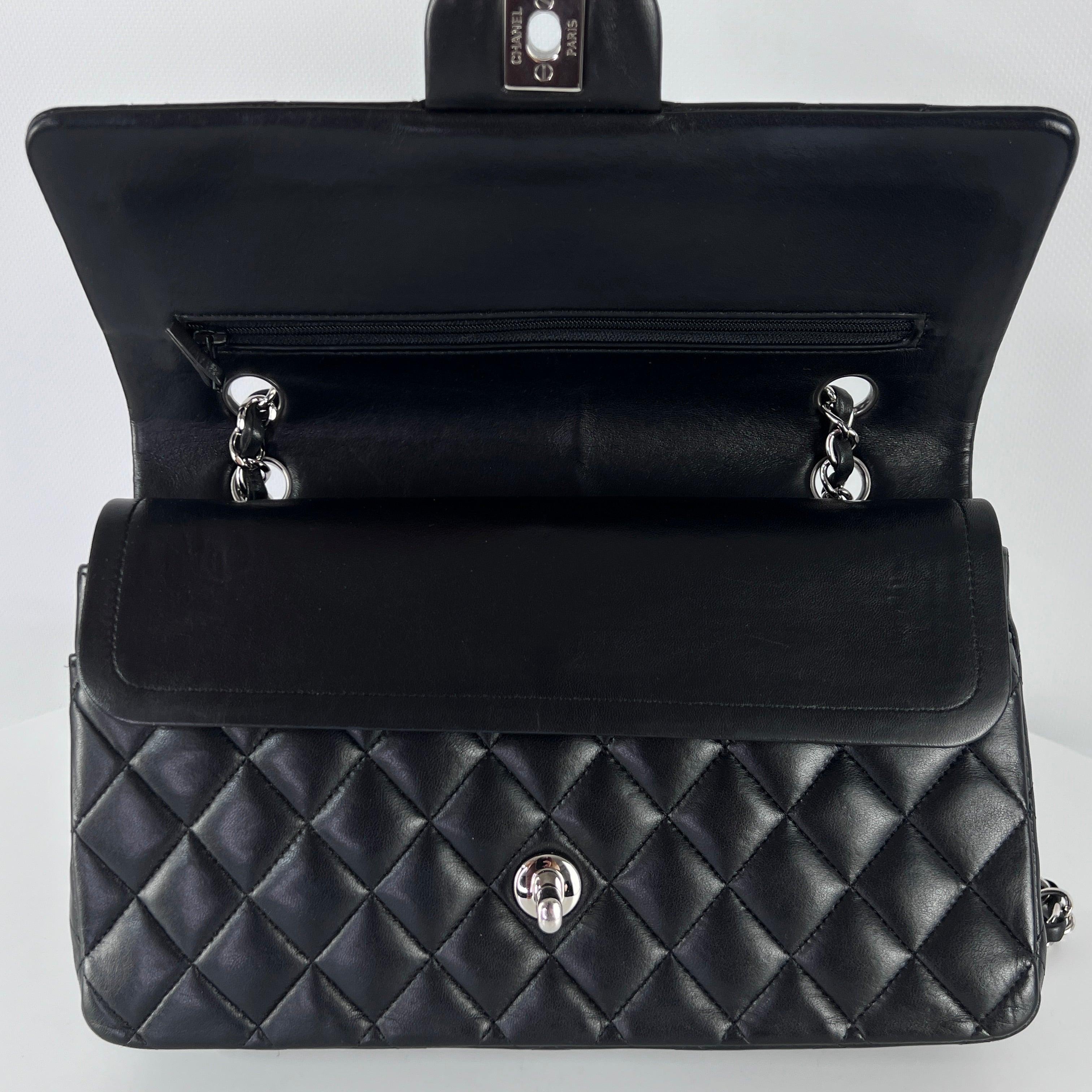 Chanel Classic Medium Double Flap Borsa in pelle di agnello nera A. Silver In condizioni ottime in vendita a SAINT-OUEN-SUR-SEINE, FR